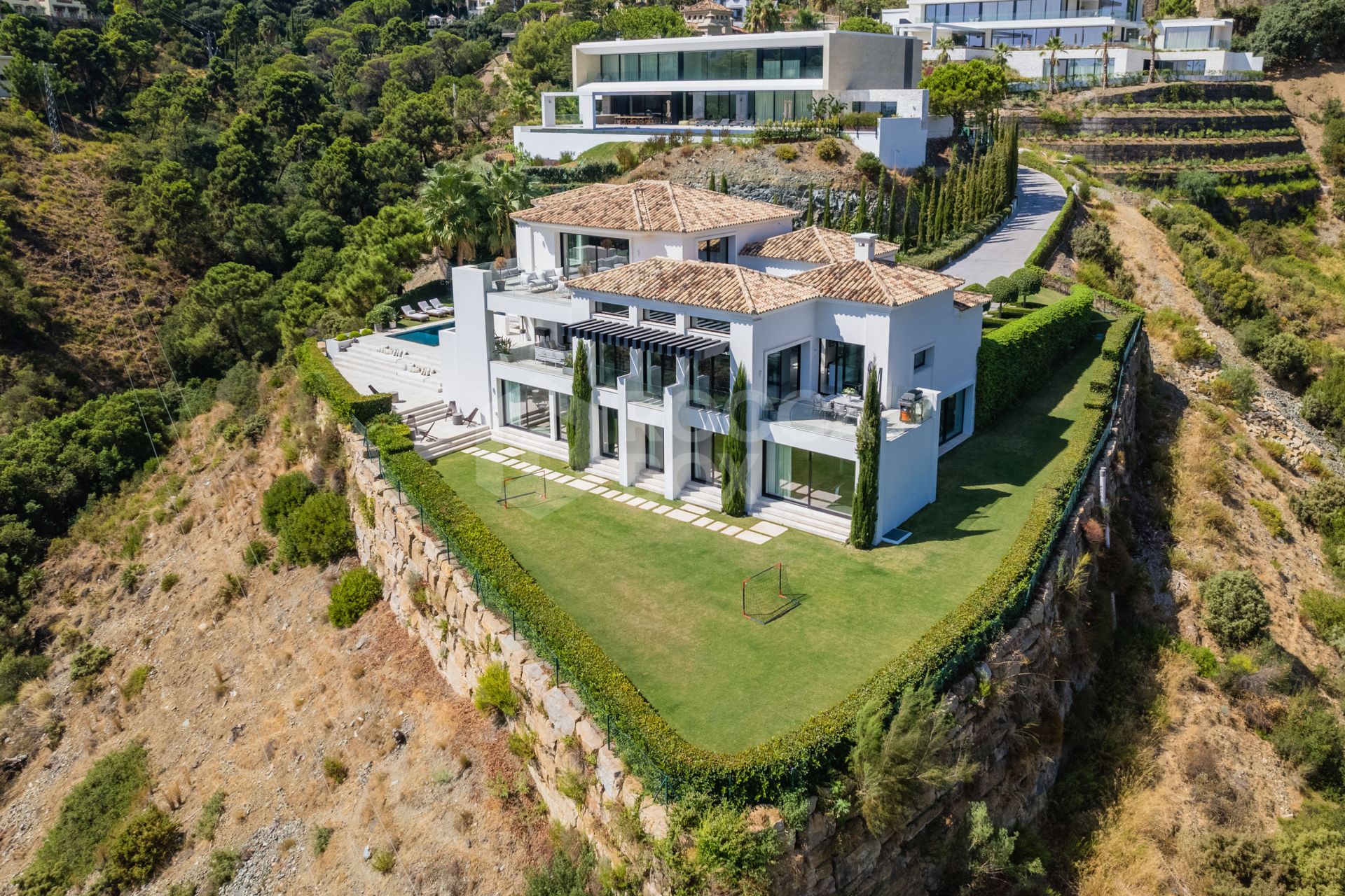 Experience Unparalleled Luxury and Breathtaking Views in this Exquisite Designer Home