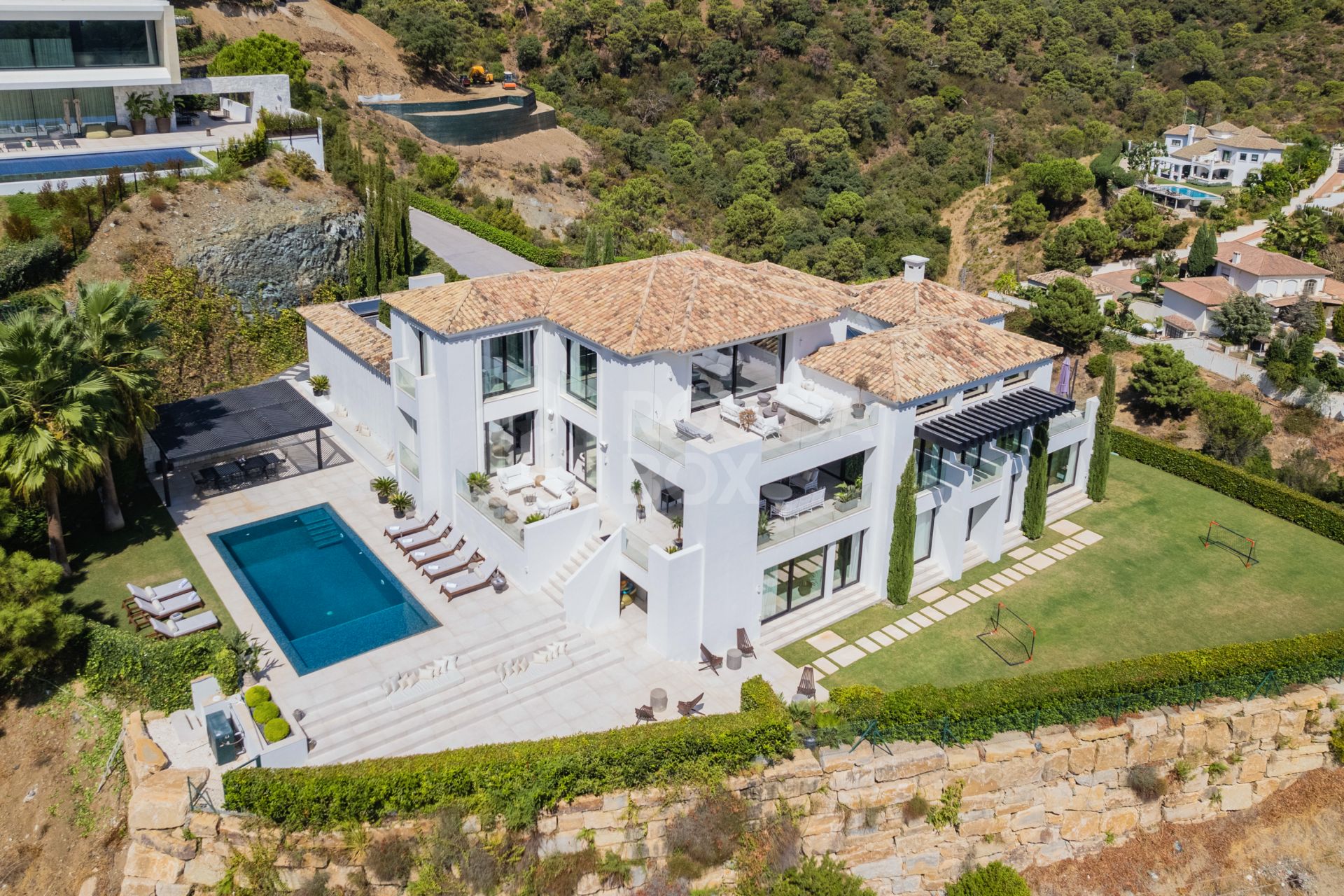 Experience Unparalleled Luxury and Breathtaking Views in this Exquisite Designer Home