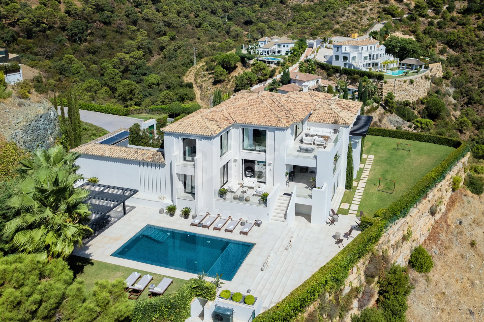 Experience Unparalleled Luxury and Breathtaking Views in this Exquisite Designer Home