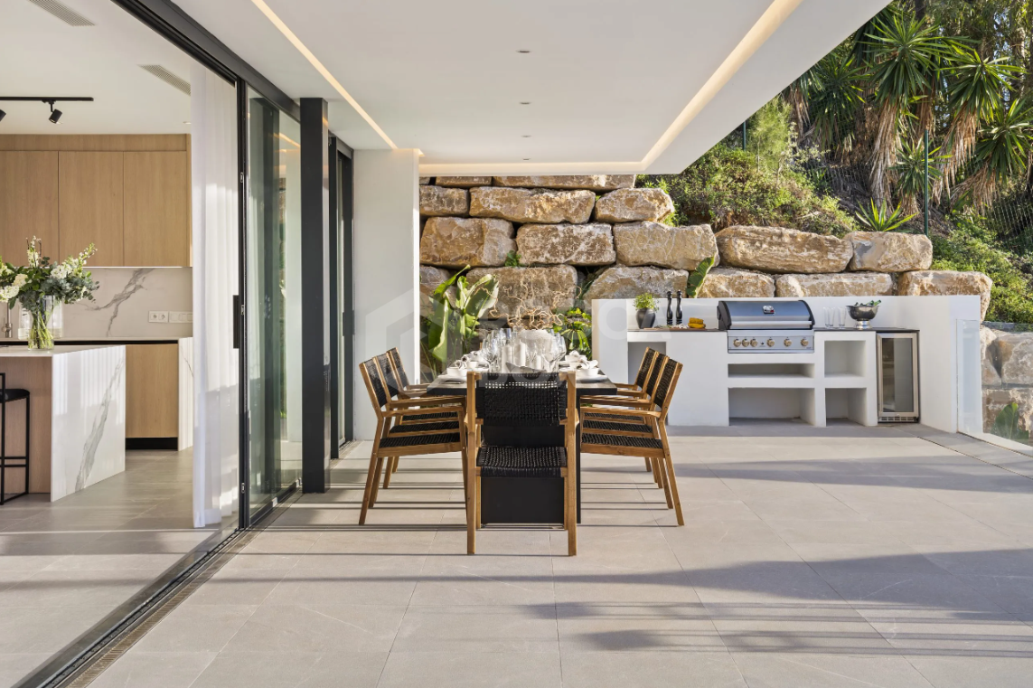 Immerse Yourself in Luxury and Serenity at Villa Elsa, Where Modern Architecture Meets Breathtaking Sea Views