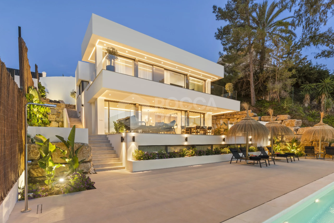 Immerse Yourself in Luxury and Serenity at Villa Elsa, Where Modern Architecture Meets Breathtaking Sea Views