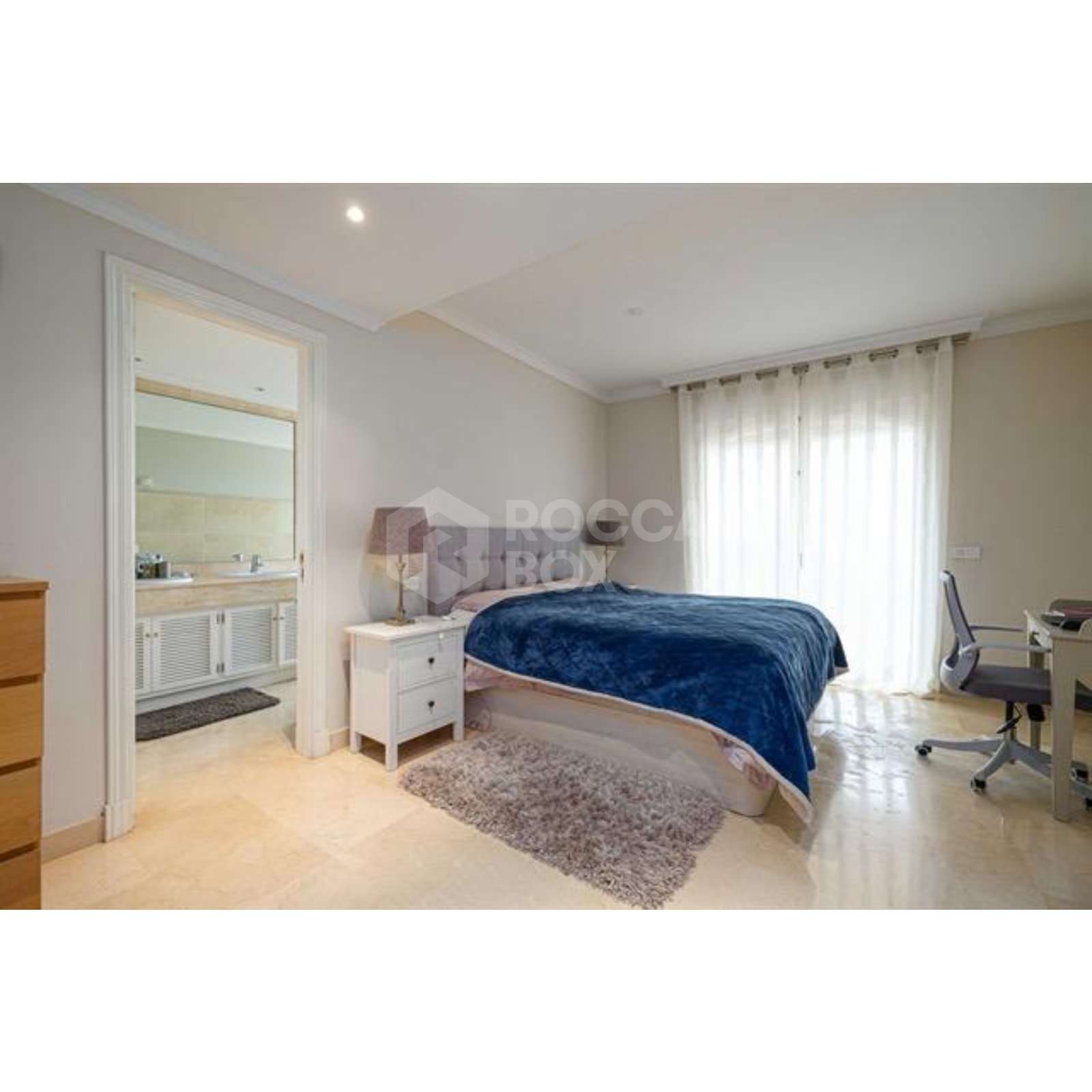A Spacious Townhouse With Panoramic Sea Views In Grace Paradise.
