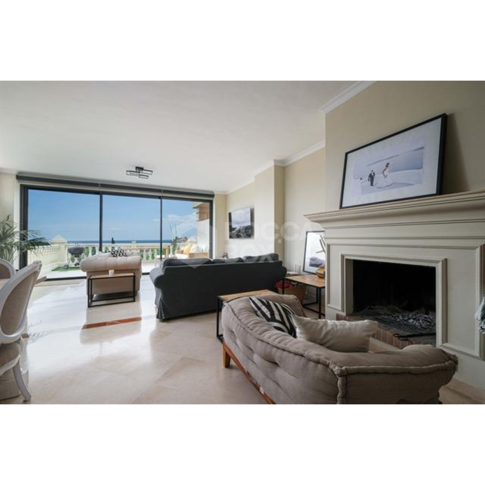 A Spacious Townhouse With Panoramic Sea Views In Grace Paradise.