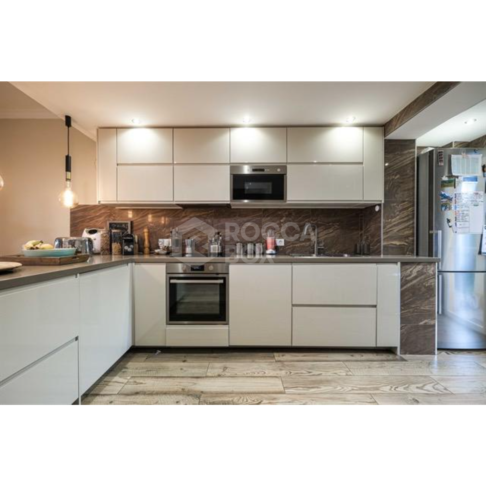 A Spacious Townhouse With Panoramic Sea Views In Grace Paradise.