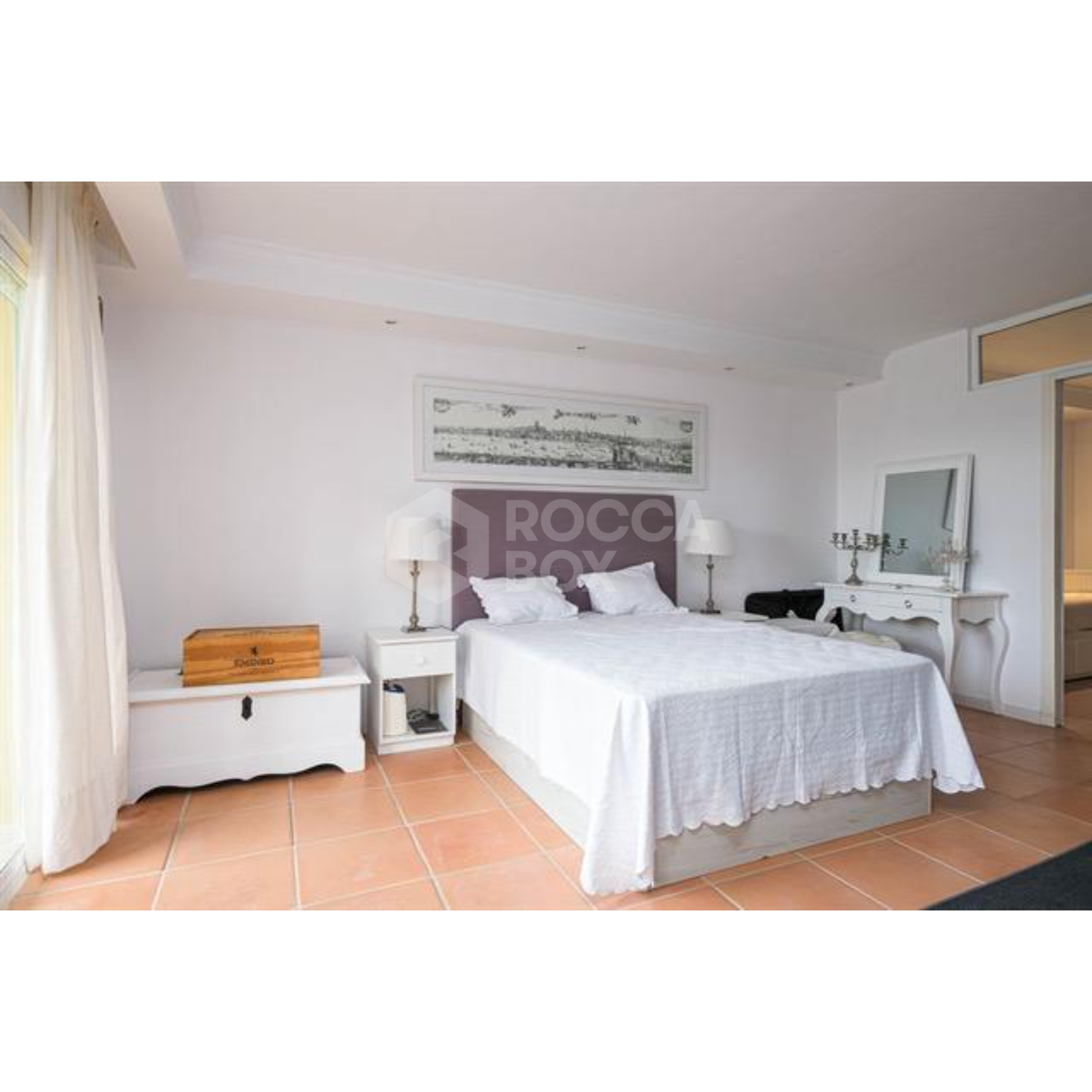 A Spacious Townhouse With Panoramic Sea Views In Grace Paradise.