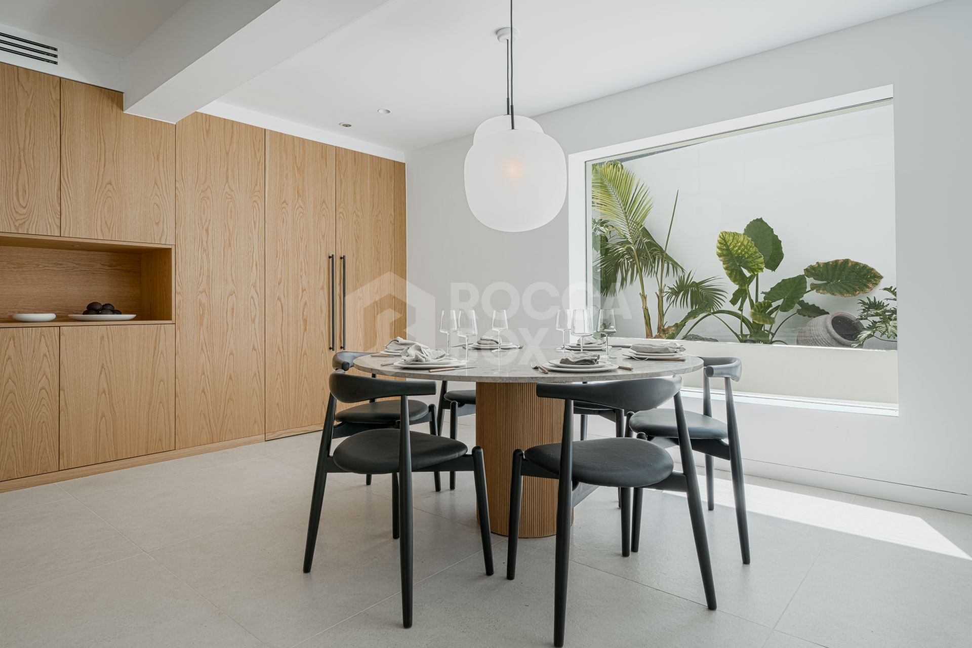 Exquisite Scandinavian-Style Villa with Luxurious Features in Nueva Andalucia