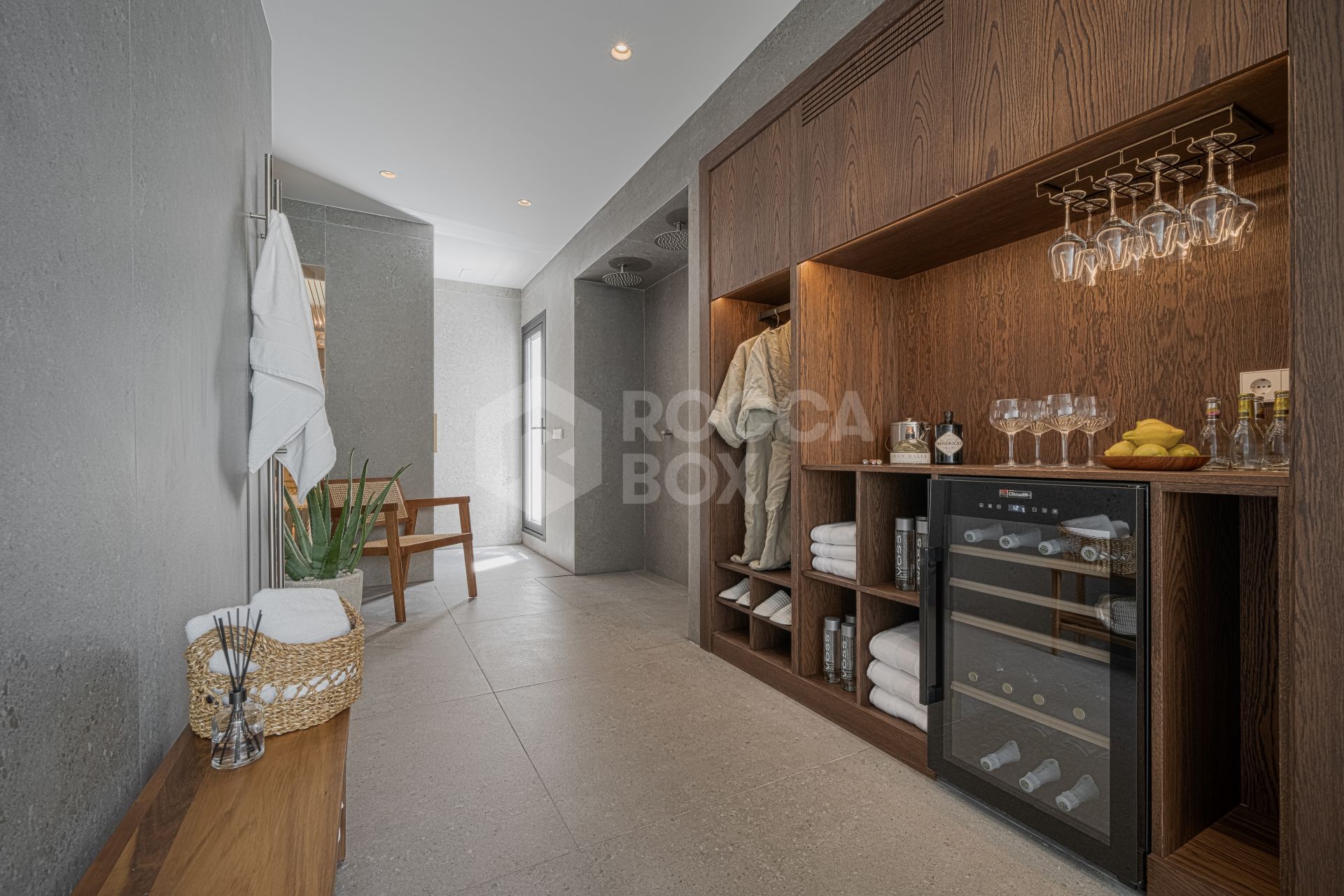 Exquisite Scandinavian-Style Villa with Luxurious Features in Nueva Andalucia