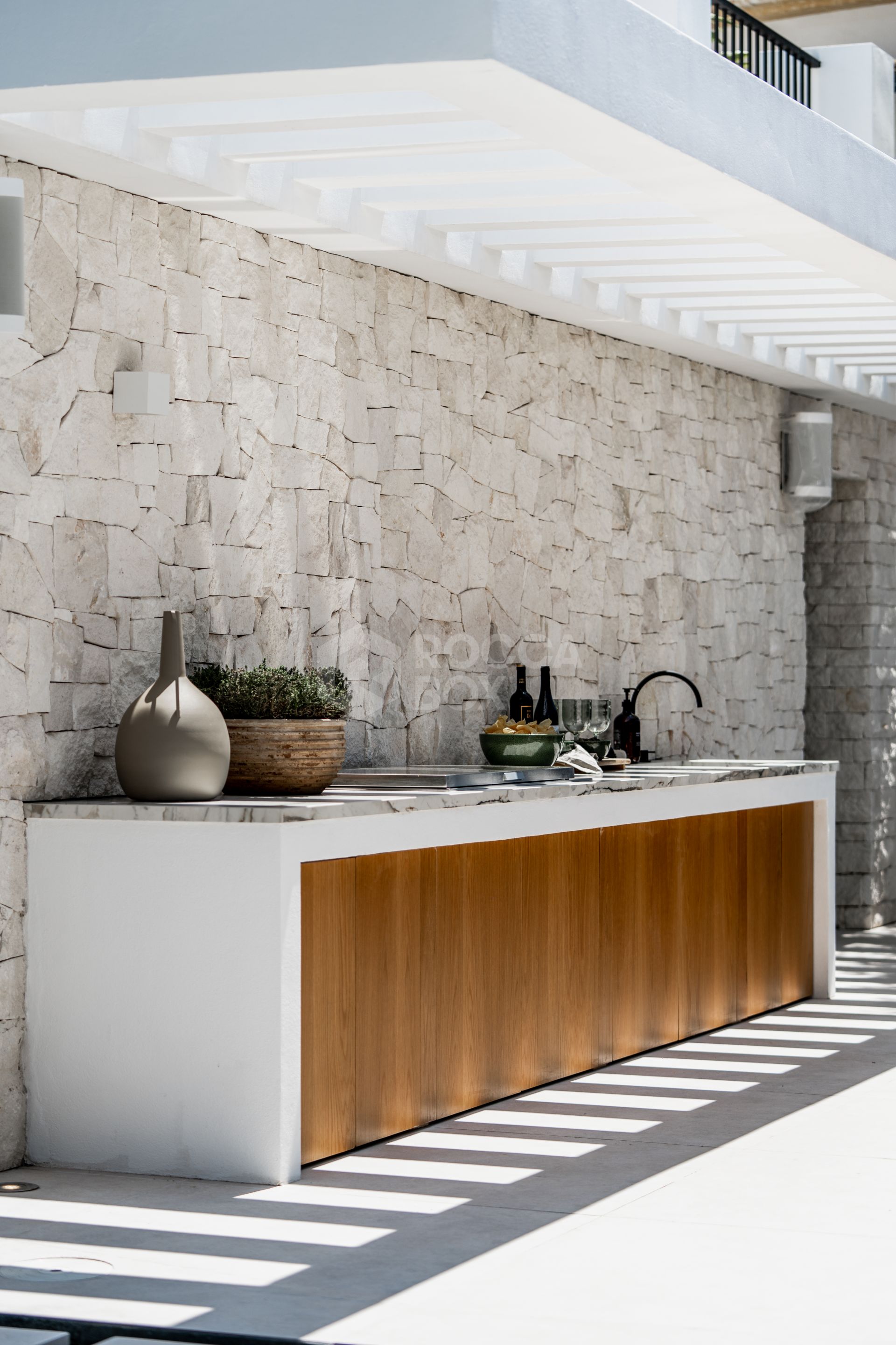 Exquisite Scandinavian-Style Villa with Luxurious Features in Nueva Andalucia