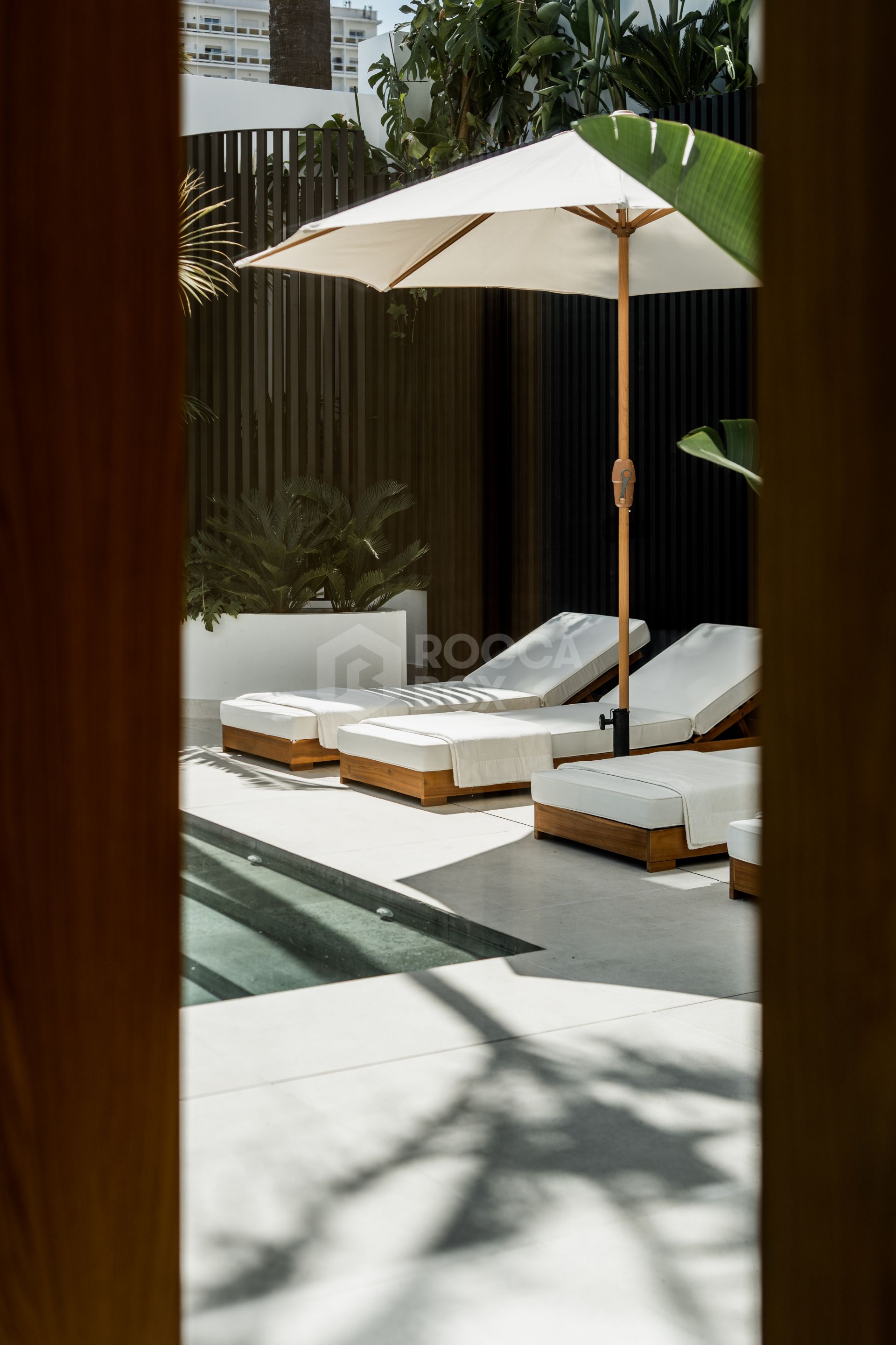 Exquisite Scandinavian-Style Villa with Luxurious Features in Nueva Andalucia