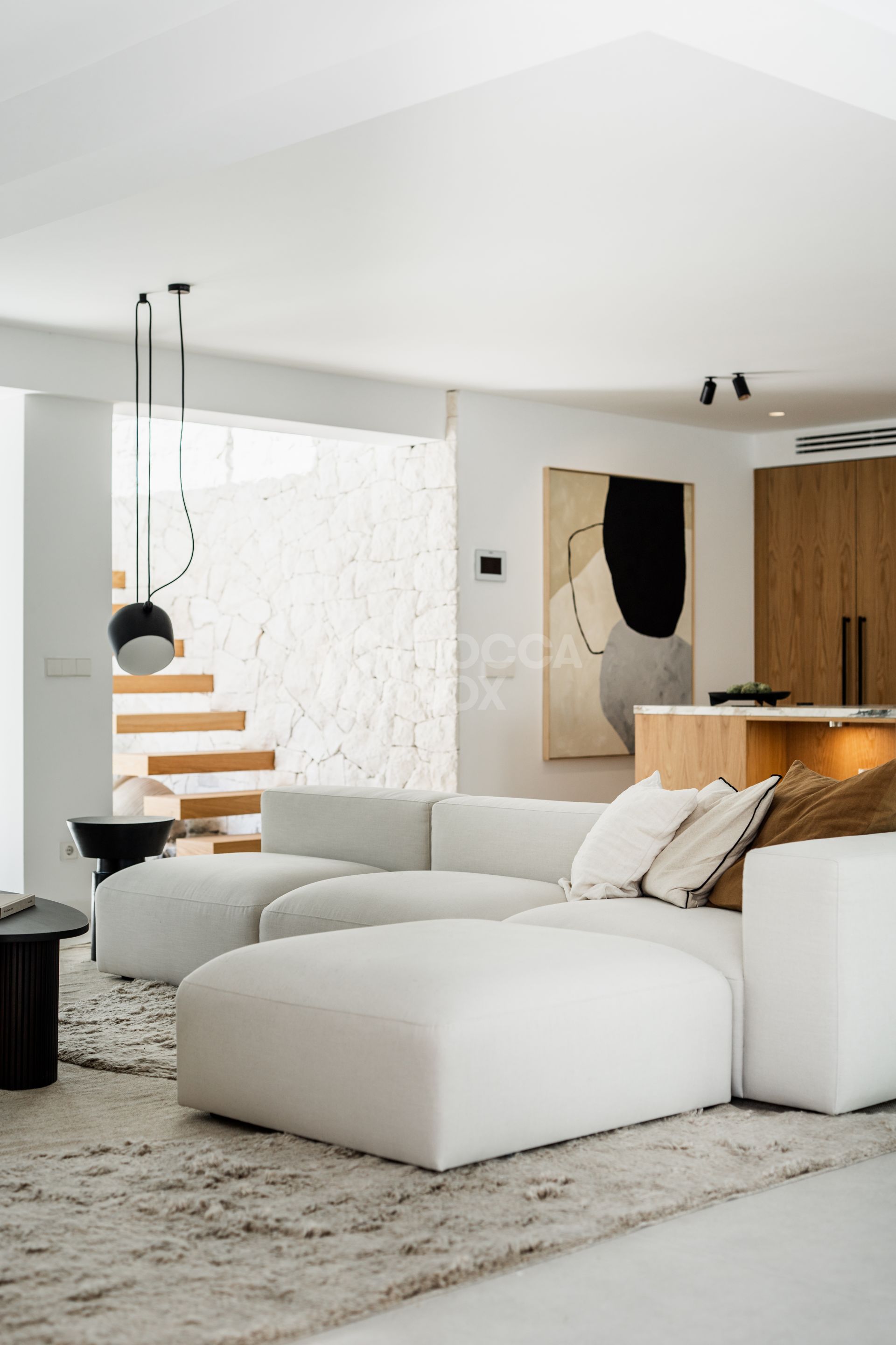 Exquisite Scandinavian-Style Villa with Luxurious Features in Nueva Andalucia