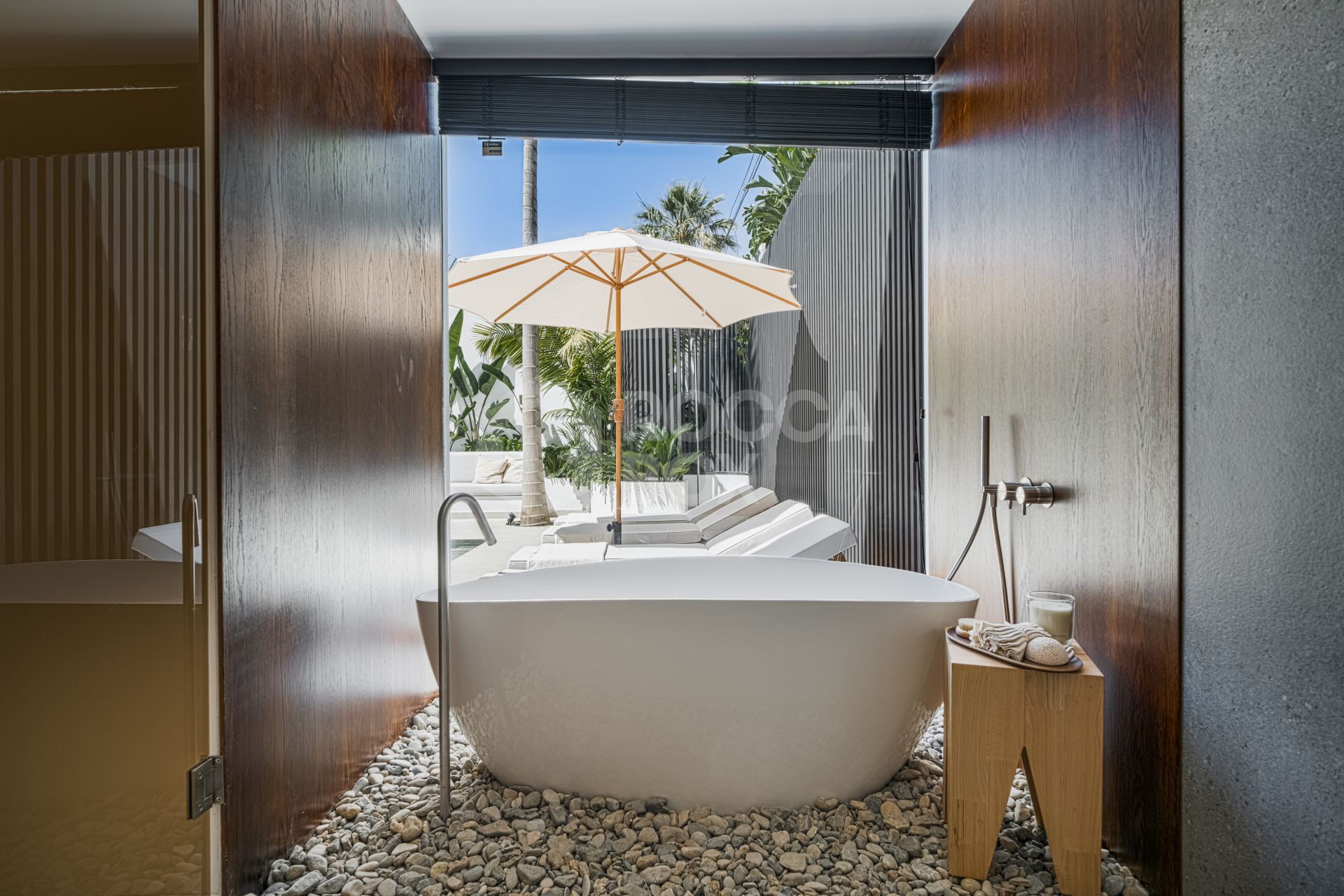 Exquisite Scandinavian-Style Villa with Luxurious Features in Nueva Andalucia