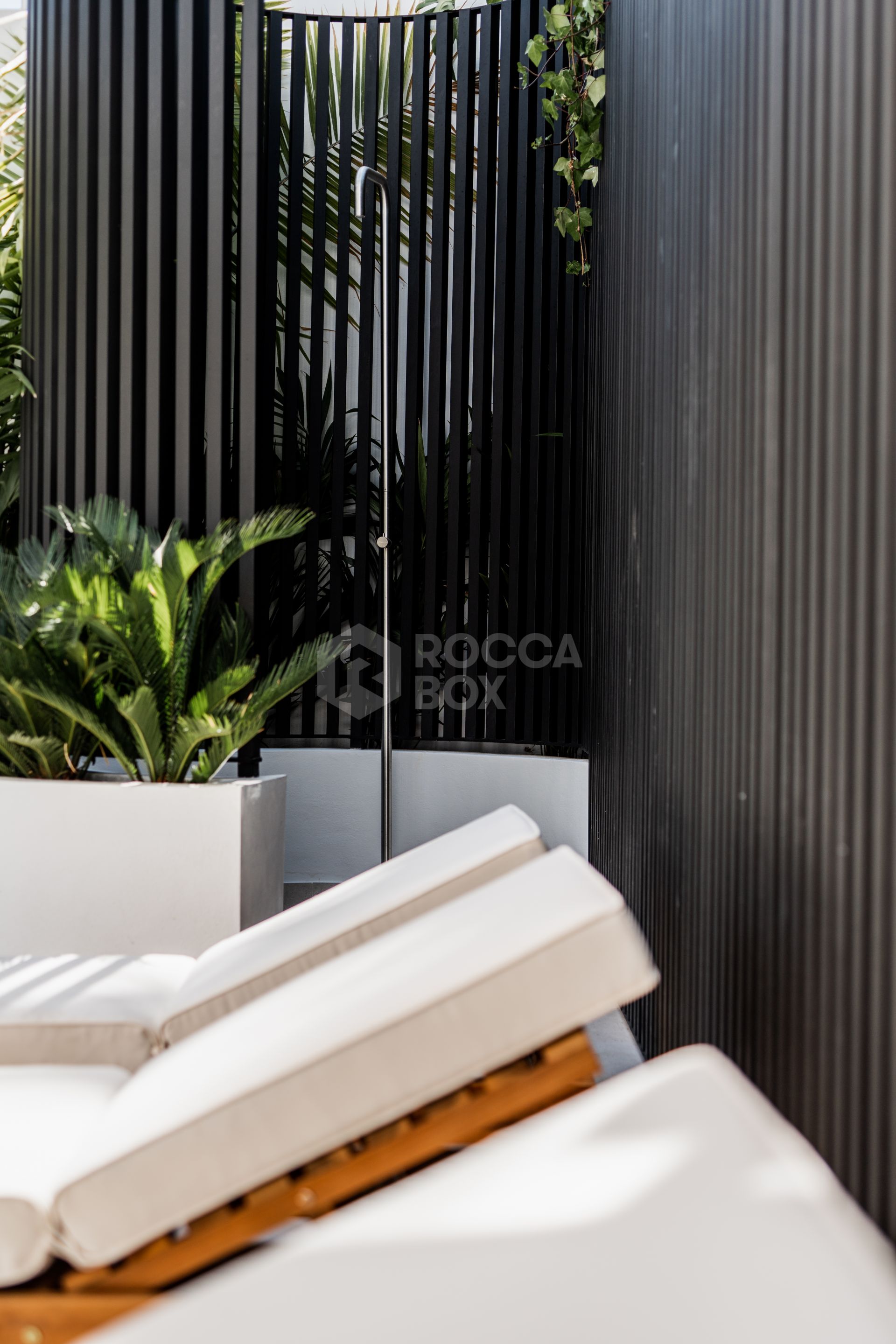 Exquisite Scandinavian-Style Villa with Luxurious Features in Nueva Andalucia