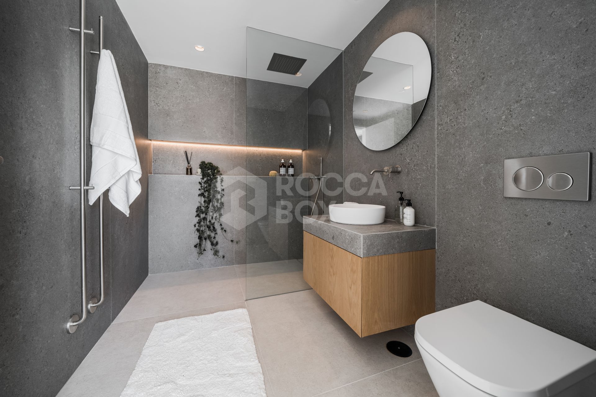 Exquisite Scandinavian-Style Villa with Luxurious Features in Nueva Andalucia