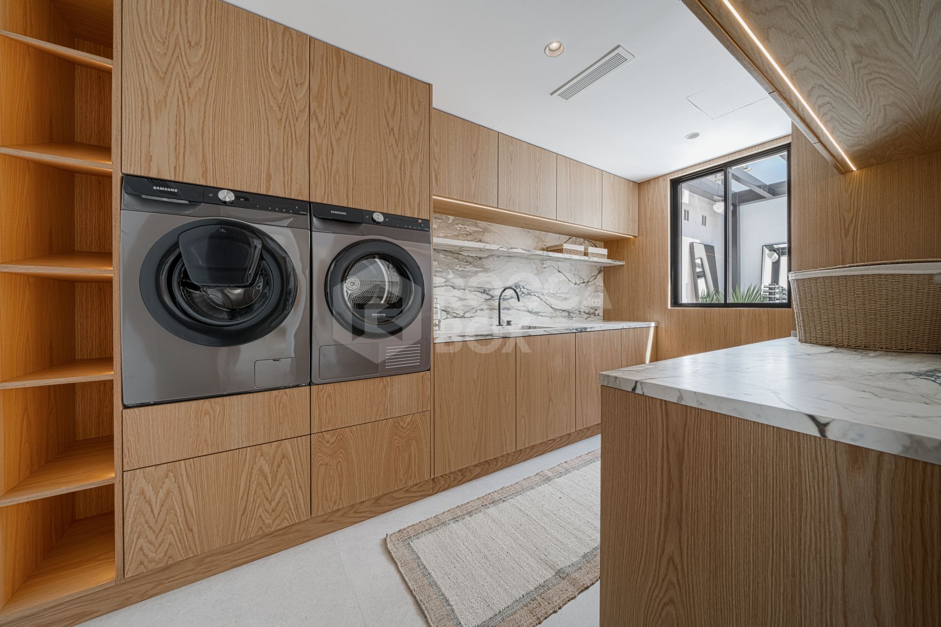 Exquisite Scandinavian-Style Villa with Luxurious Features in Nueva Andalucia