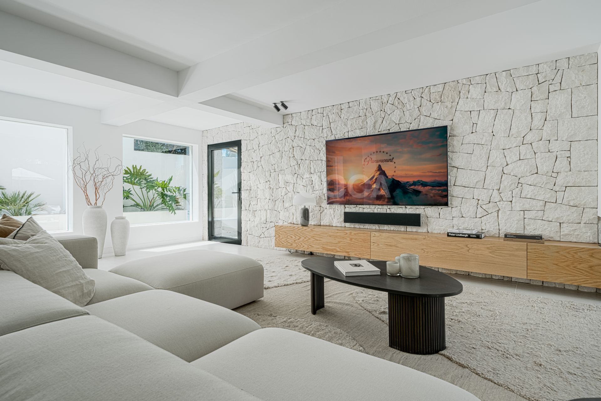 Exquisite Scandinavian-Style Villa with Luxurious Features in Nueva Andalucia