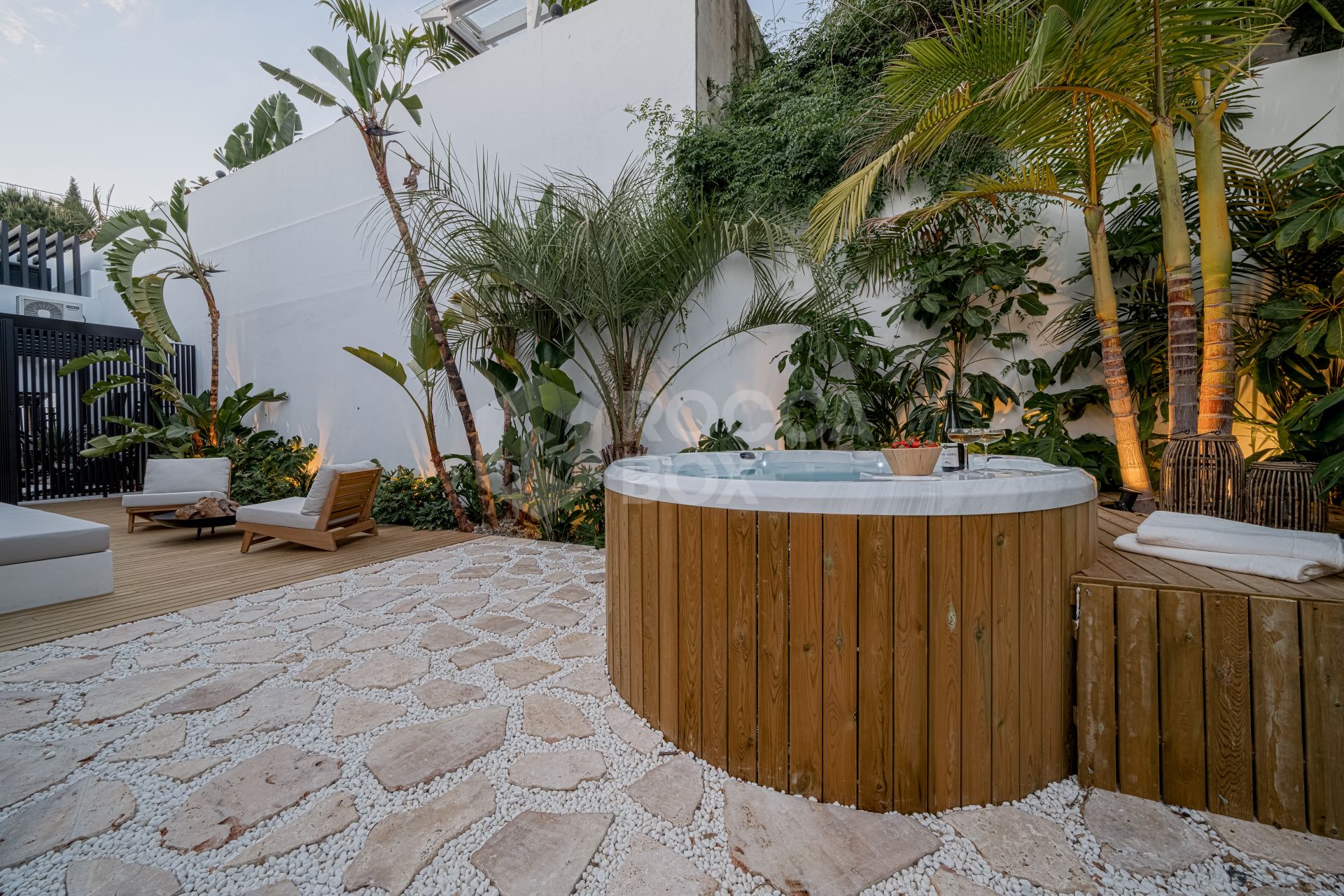 Exquisite Scandinavian-Style Villa with Luxurious Features in Nueva Andalucia