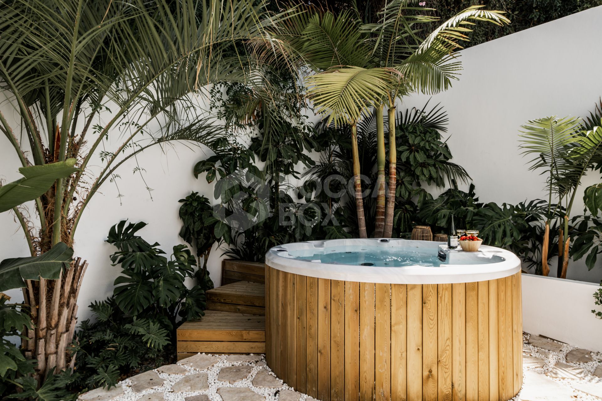 Exquisite Scandinavian-Style Villa with Luxurious Features in Nueva Andalucia