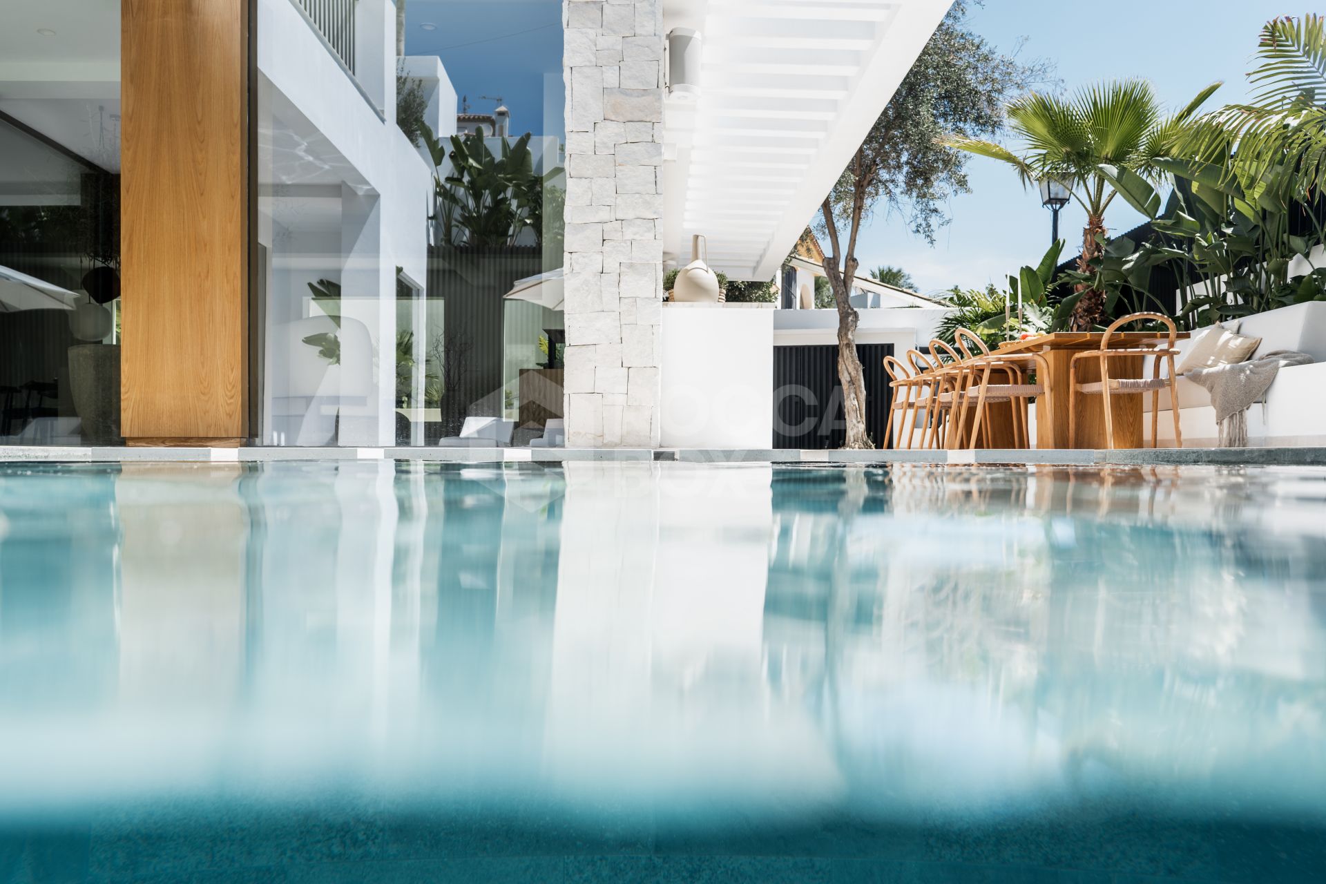 Exquisite Scandinavian-Style Villa with Luxurious Features in Nueva Andalucia