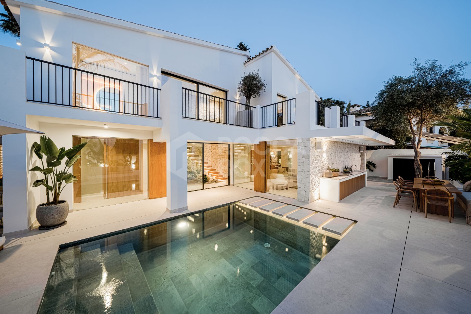 Exquisite Scandinavian-Style Villa with Luxurious Features in Nueva Andalucia
