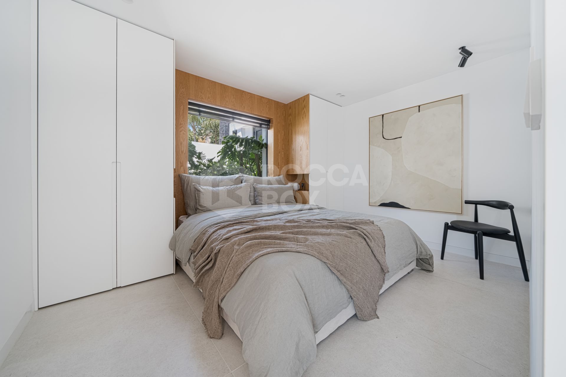 Exquisite Scandinavian-Style Villa with Luxurious Features in Nueva Andalucia