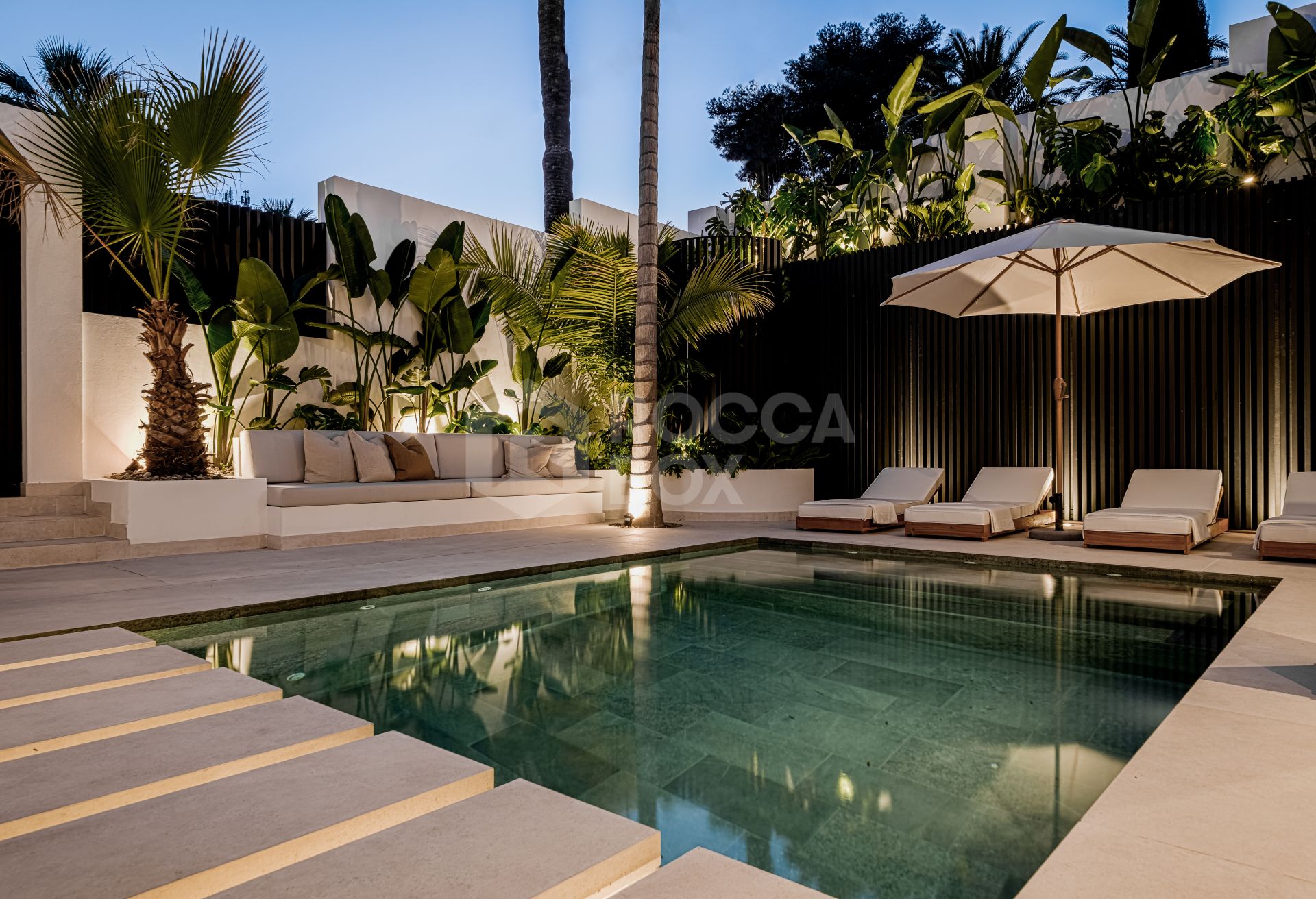 Exquisite Scandinavian-Style Villa with Luxurious Features in Nueva Andalucia