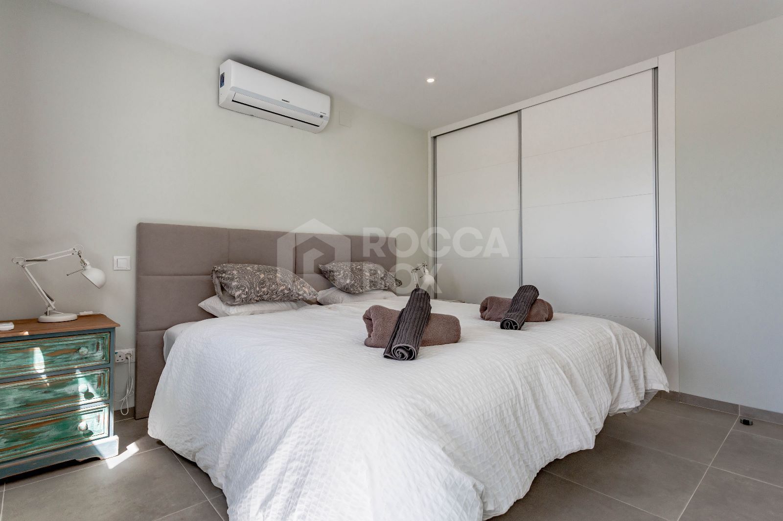 Exquisite Refurbished Villa in Estepona's Desirable Valle Romano.