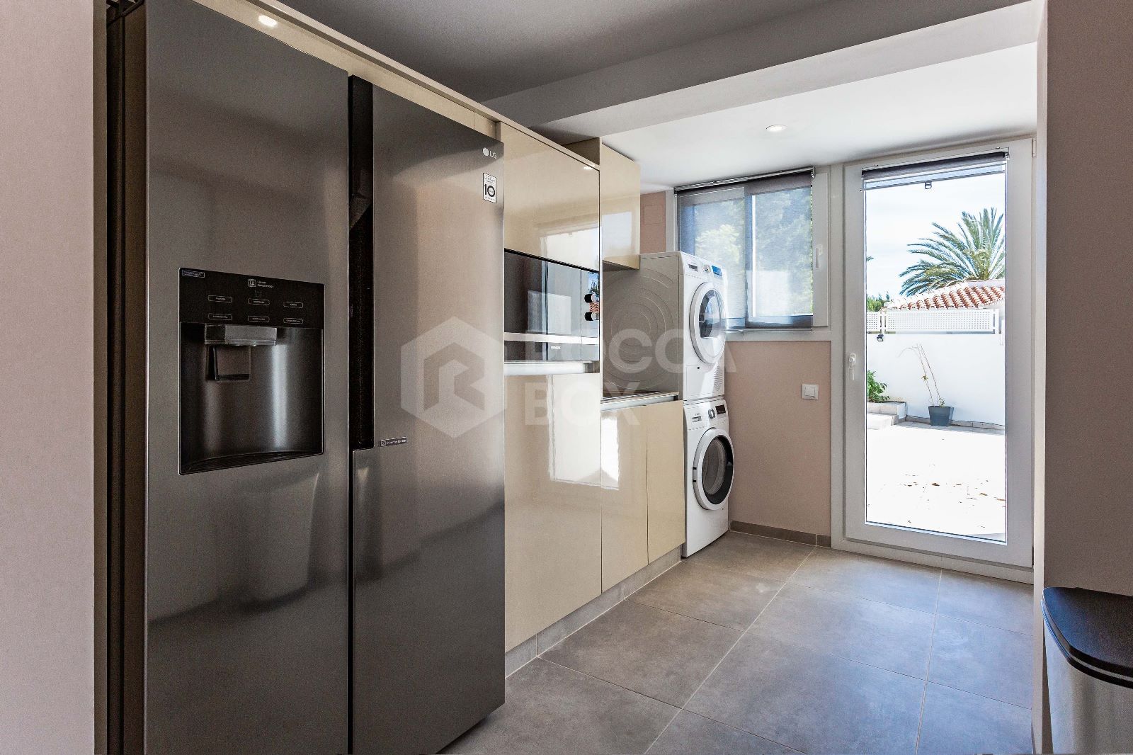 Exquisite Refurbished Villa in Estepona's Desirable Valle Romano.