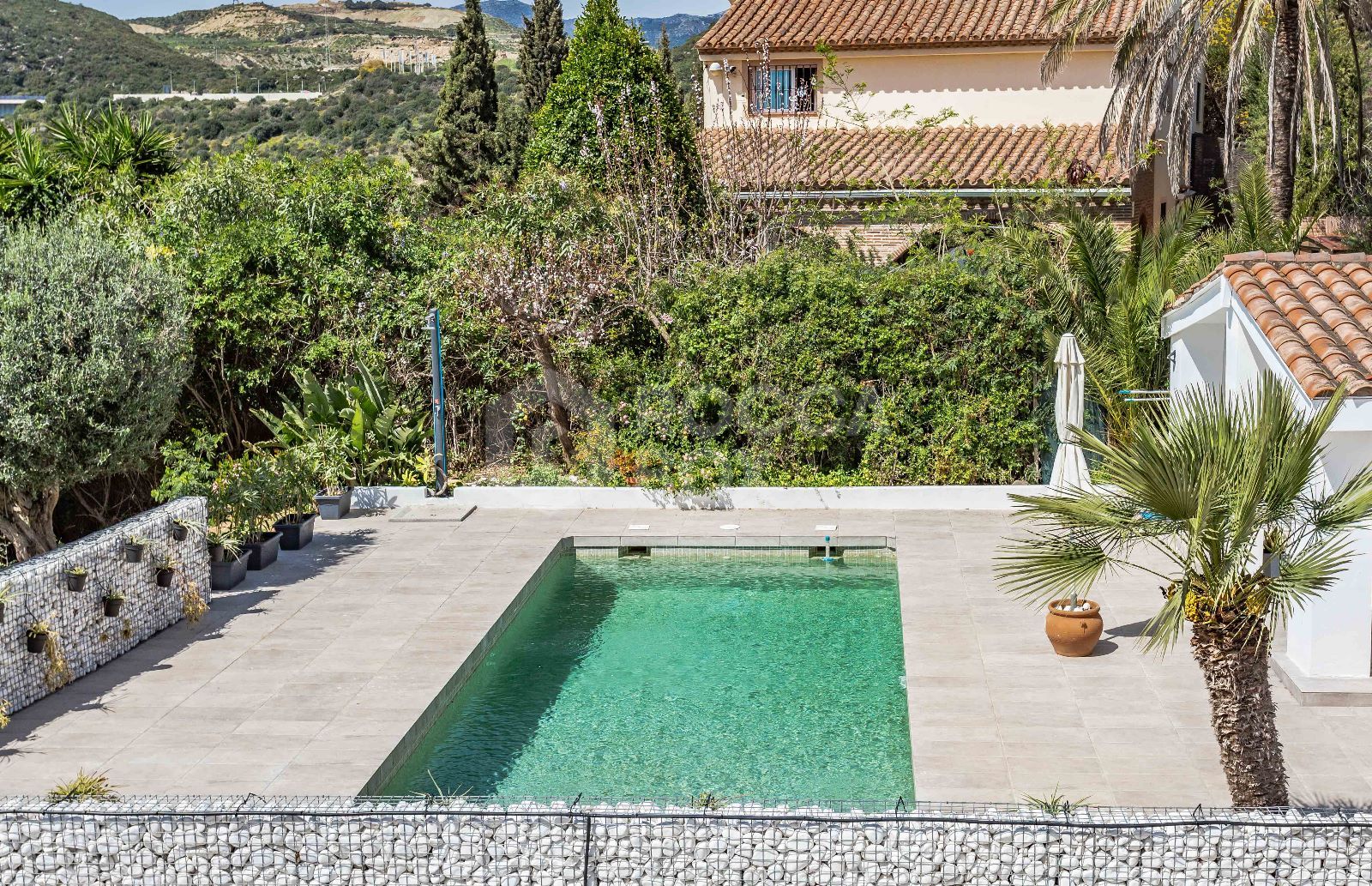 Exquisite Refurbished Villa in Estepona's Desirable Valle Romano.
