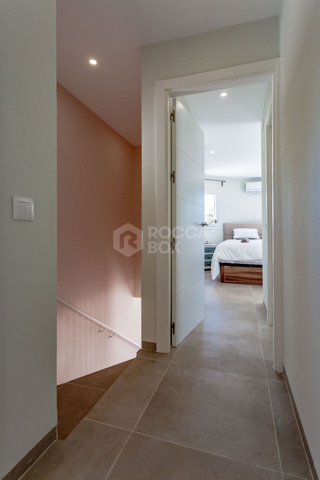 Exquisite Refurbished Villa in Estepona's Desirable Valle Romano.