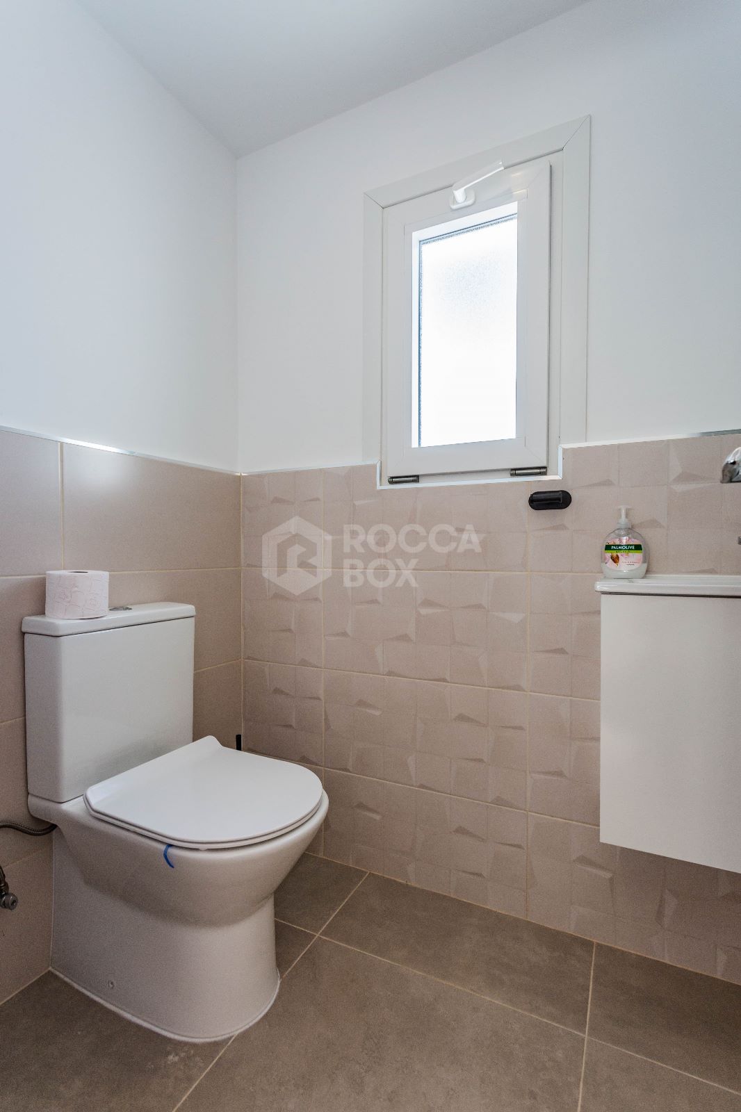 Exquisite Refurbished Villa in Estepona's Desirable Valle Romano.