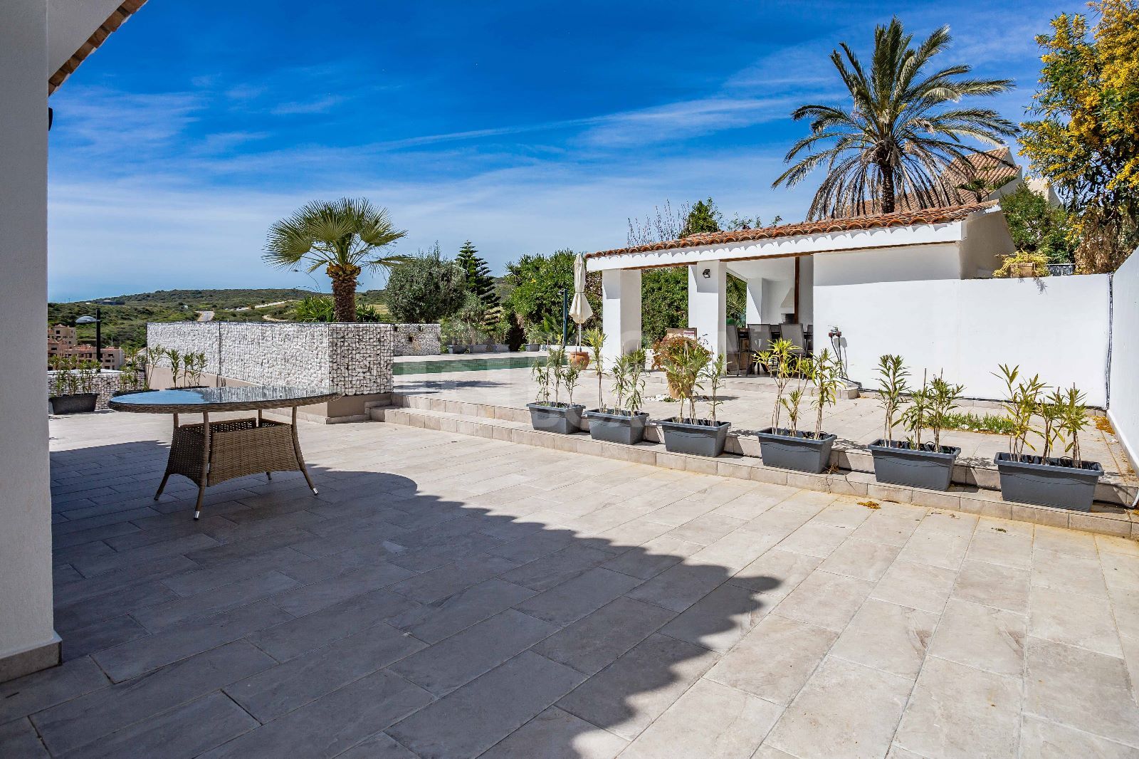 Exquisite Refurbished Villa in Estepona's Desirable Valle Romano.