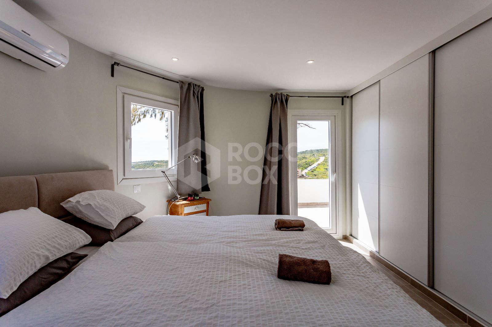Exquisite Refurbished Villa in Estepona's Desirable Valle Romano.