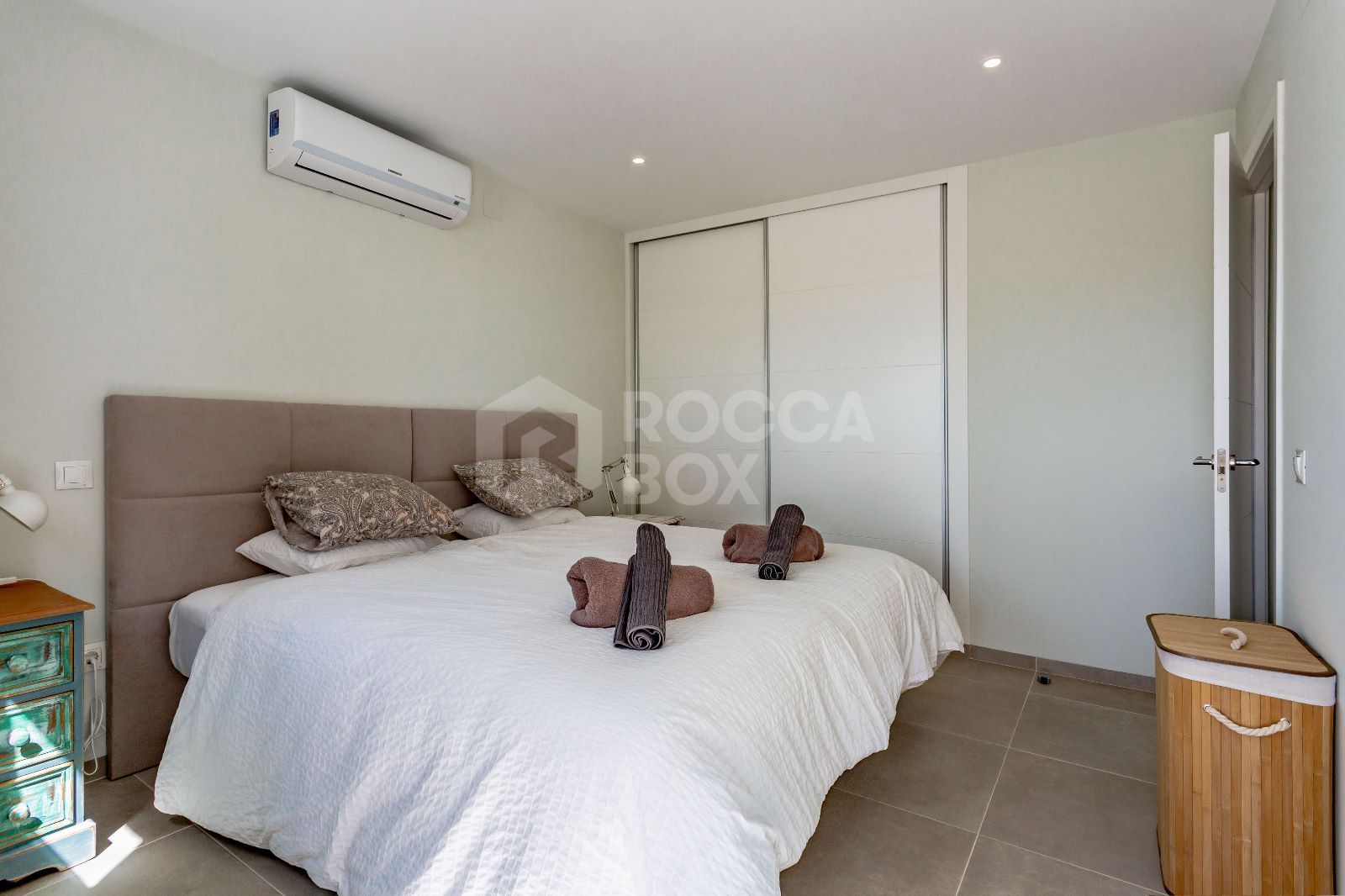 Exquisite Refurbished Villa in Estepona's Desirable Valle Romano.