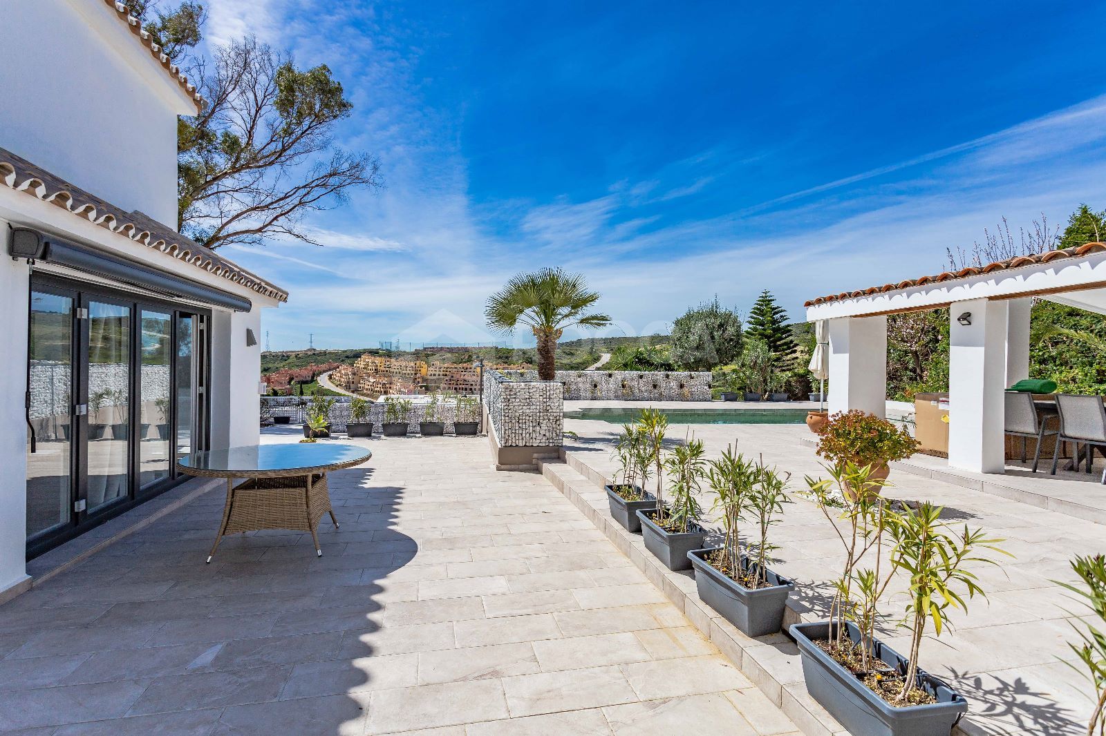 Exquisite Refurbished Villa in Estepona's Desirable Valle Romano.