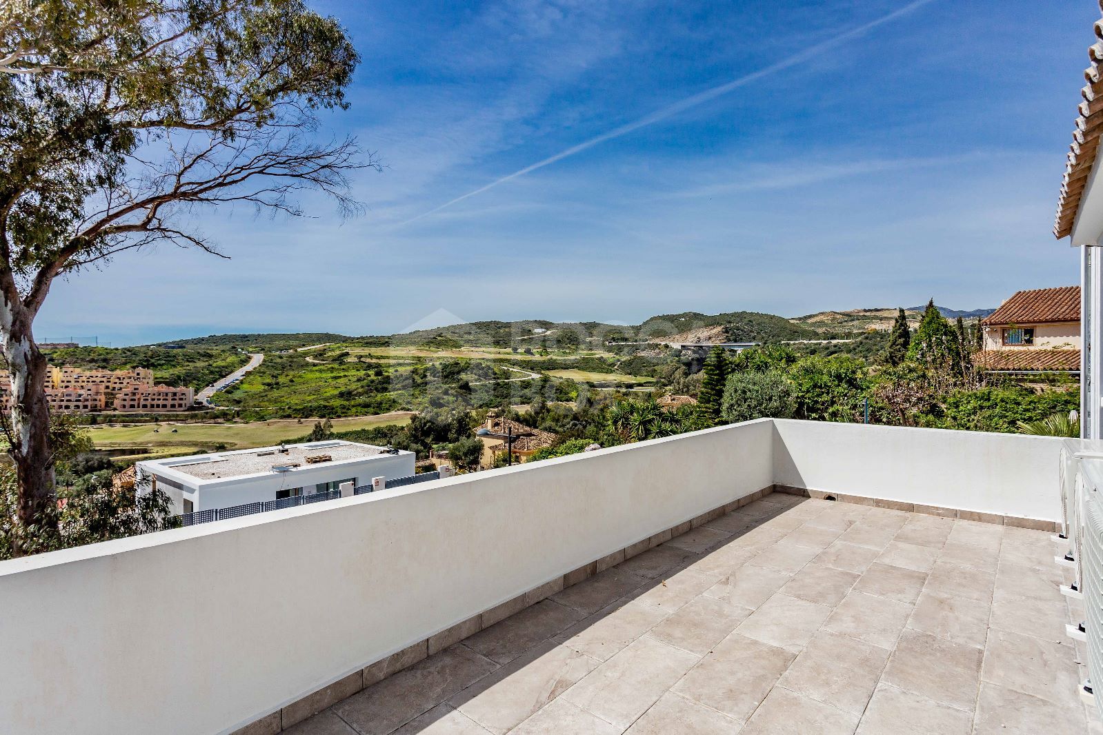 Exquisite Refurbished Villa in Estepona's Desirable Valle Romano.