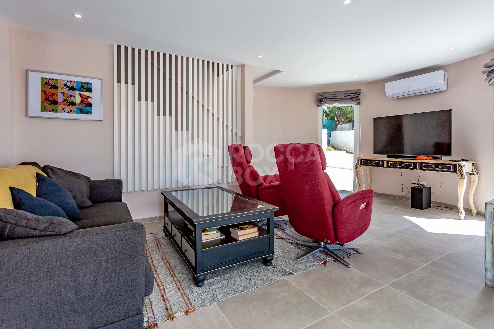 Exquisite Refurbished Villa in Estepona's Desirable Valle Romano.
