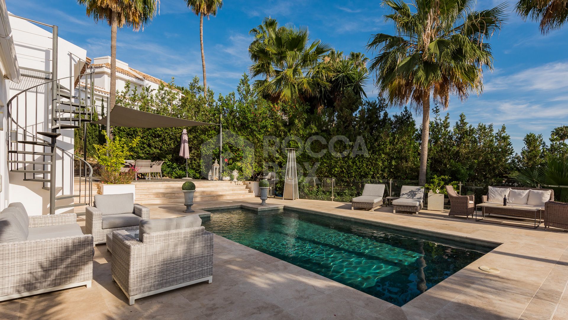 Luxury Villa with 5 Bedrooms, Pool, and Golf Course Views in Prime Location