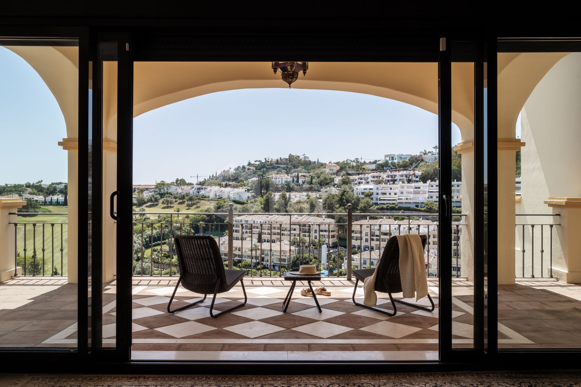 Exquisite Villa in Gated Community: Golf, Sea, and Mountain Views, La Quinta, Benahavis