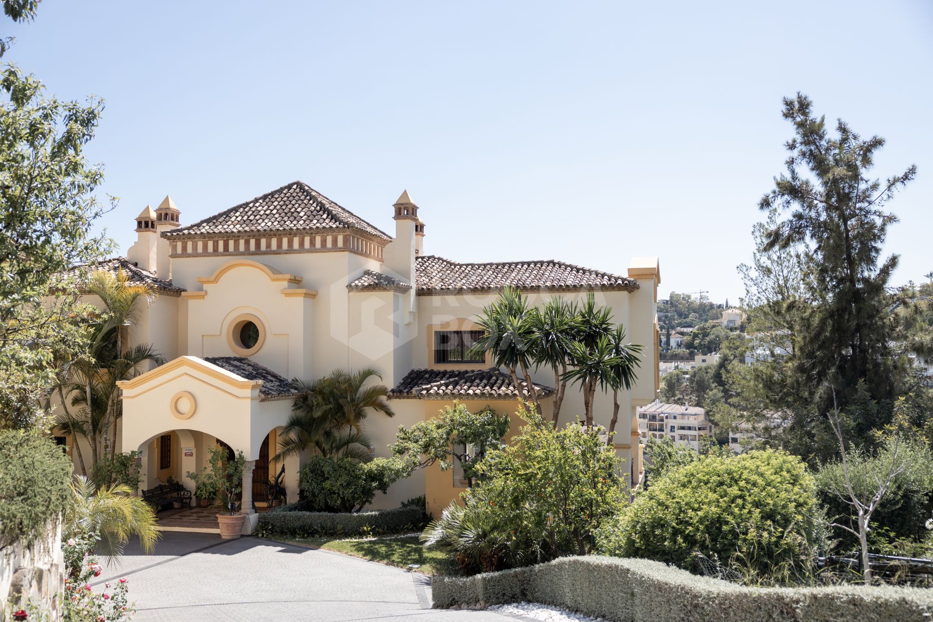 Exquisite Villa in Gated Community: Golf, Sea, and Mountain Views, La Quinta, Benahavis