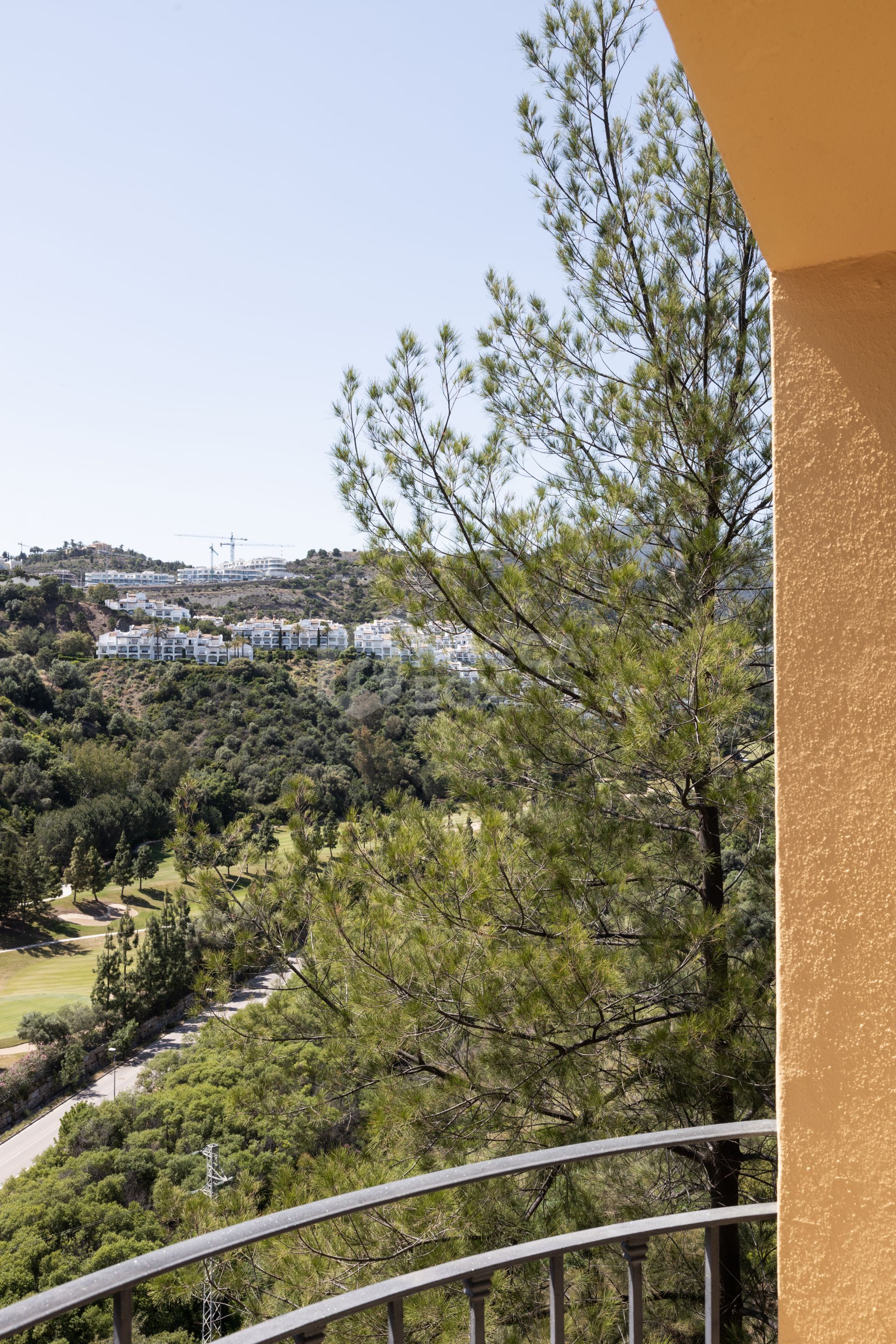 Exquisite Villa in Gated Community: Golf, Sea, and Mountain Views, La Quinta, Benahavis