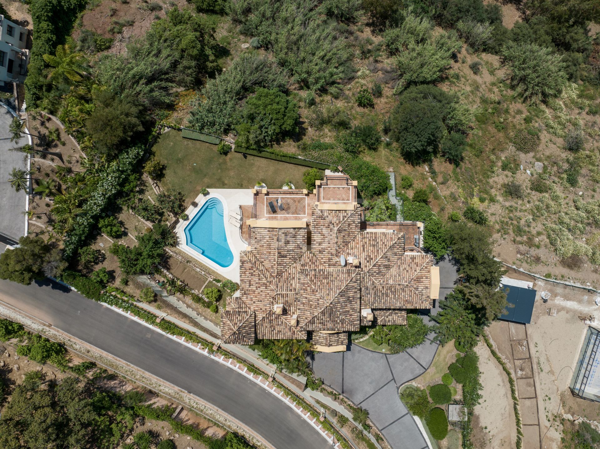 Exquisite Villa in Gated Community: Golf, Sea, and Mountain Views, La Quinta, Benahavis