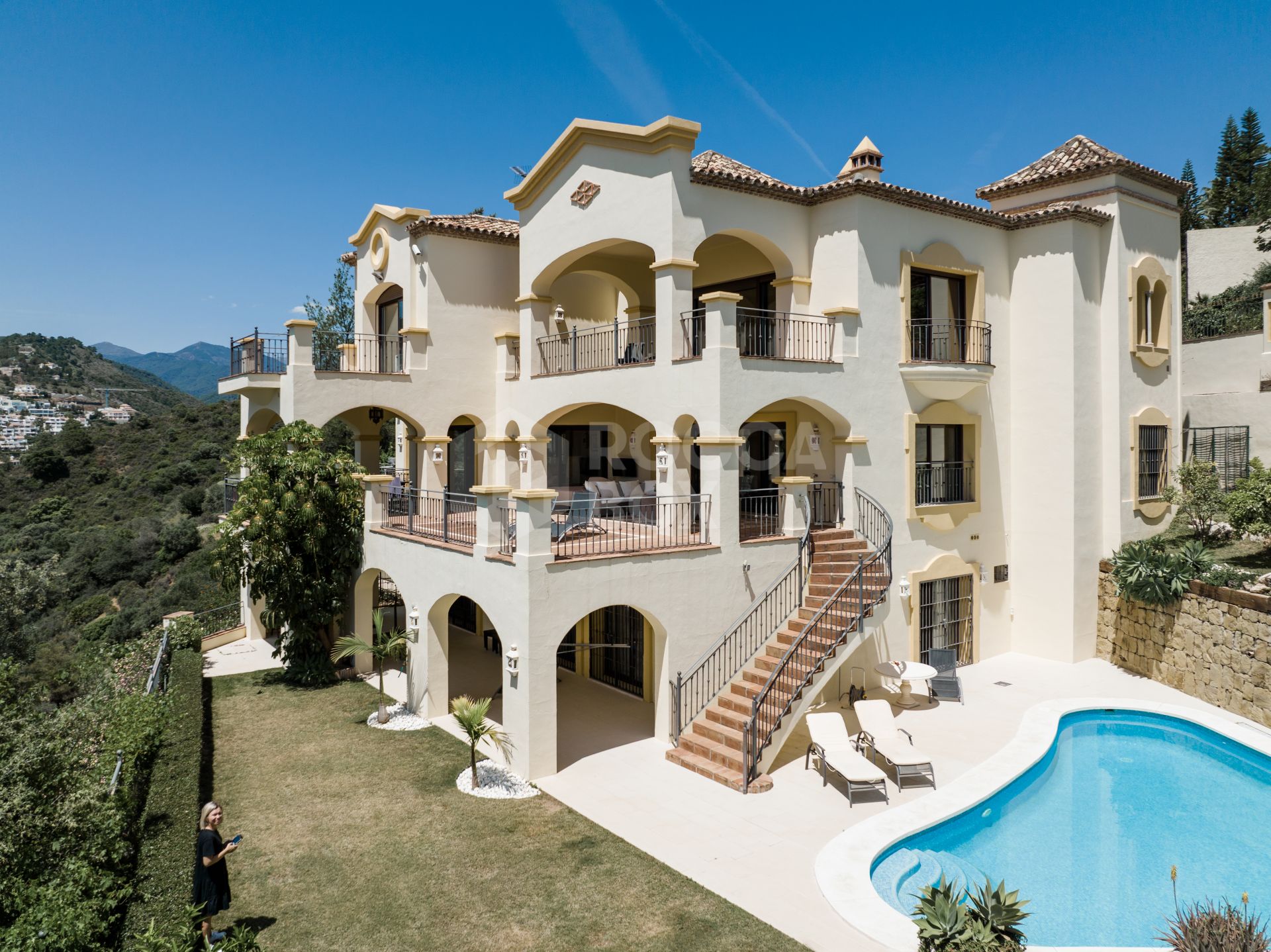 Exquisite Villa in Gated Community: Golf, Sea, and Mountain Views, La Quinta, Benahavis