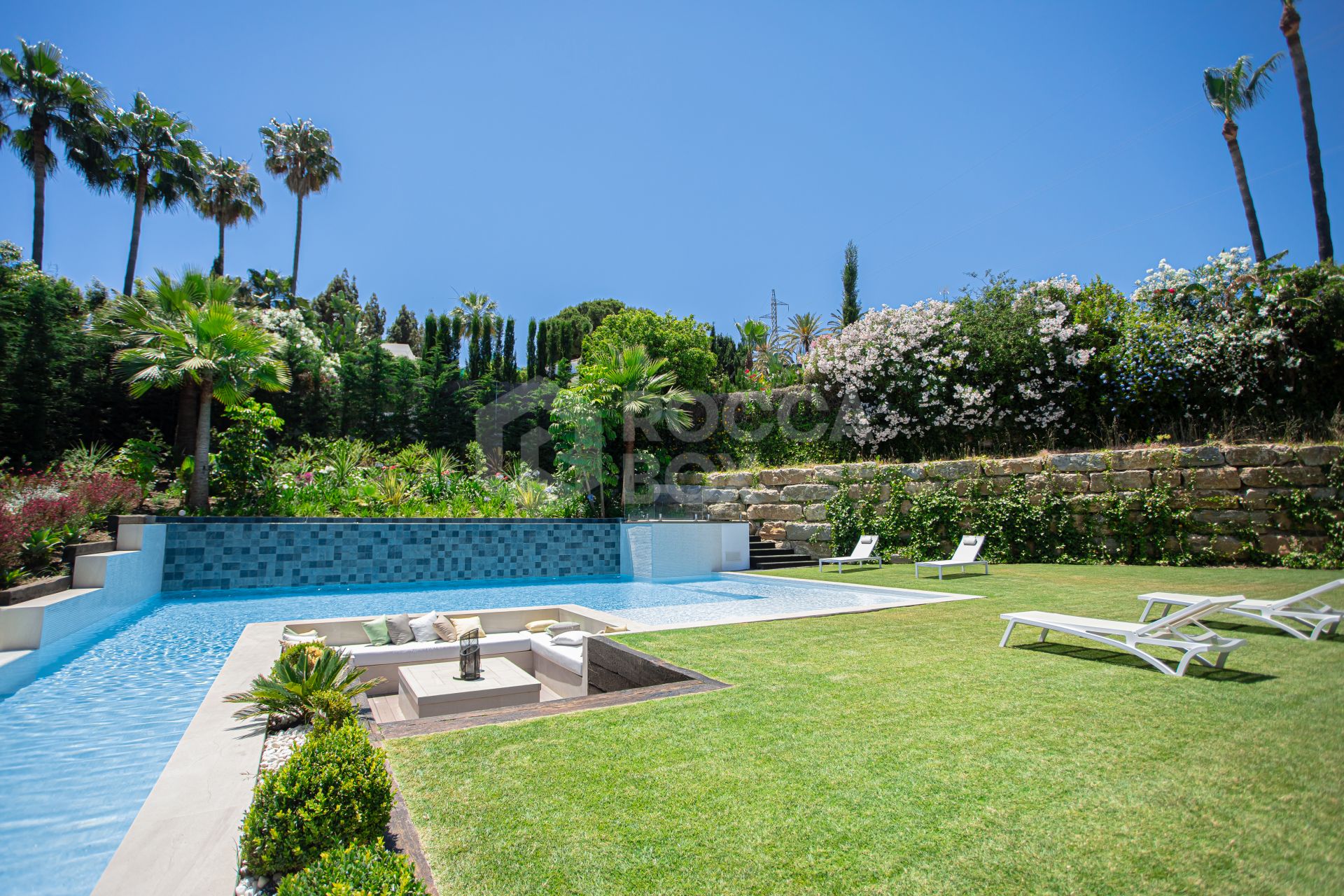 ULTRA MODERN VILLA AVAILABLE IN THE HEART OF NUEVA ANDALUCIA, JUST MINUTES FROM THE BEACH & THE FAMOUS PUERTO BANUS!