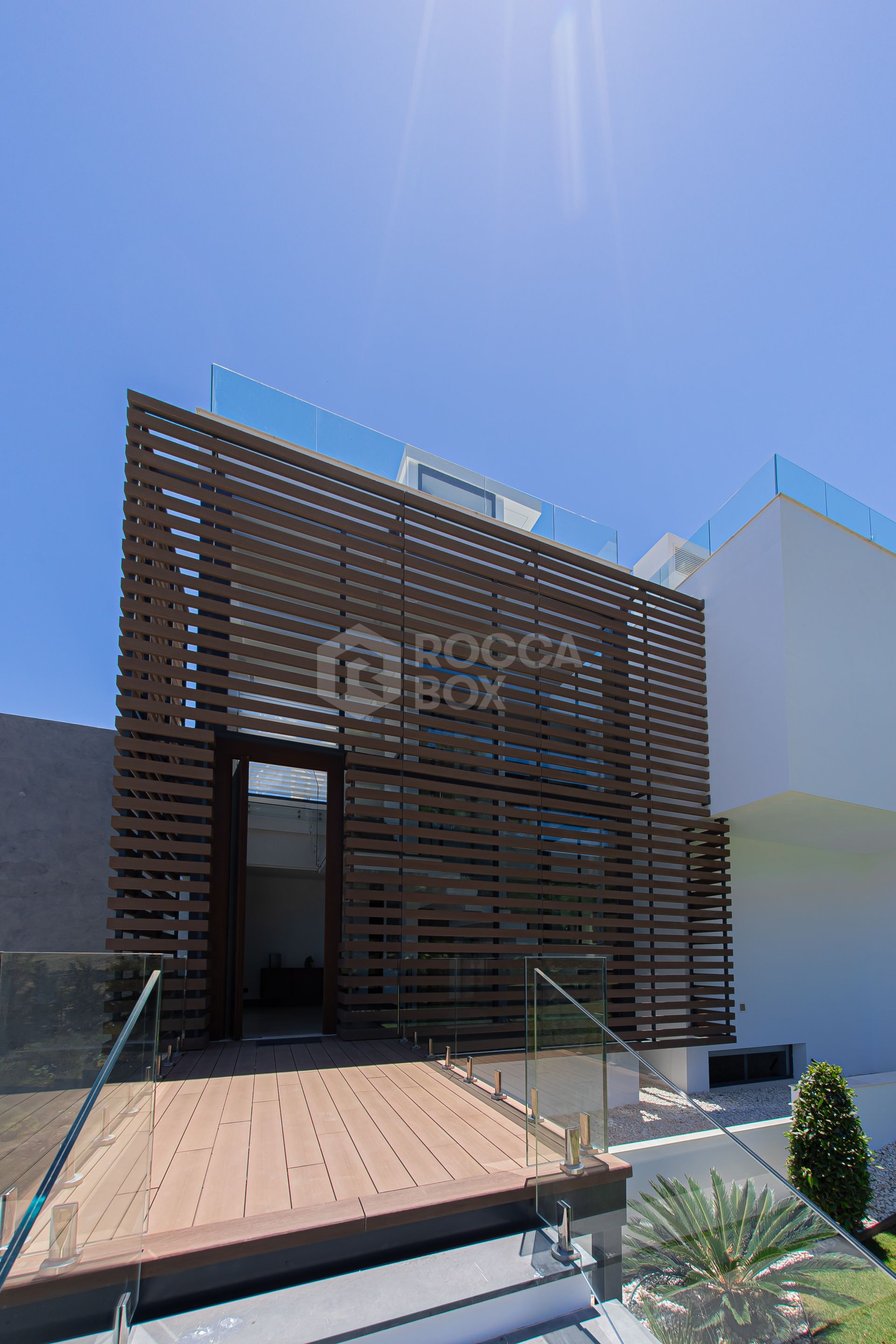 ULTRA MODERN VILLA AVAILABLE IN THE HEART OF NUEVA ANDALUCIA, JUST MINUTES FROM THE BEACH & THE FAMOUS PUERTO BANUS!