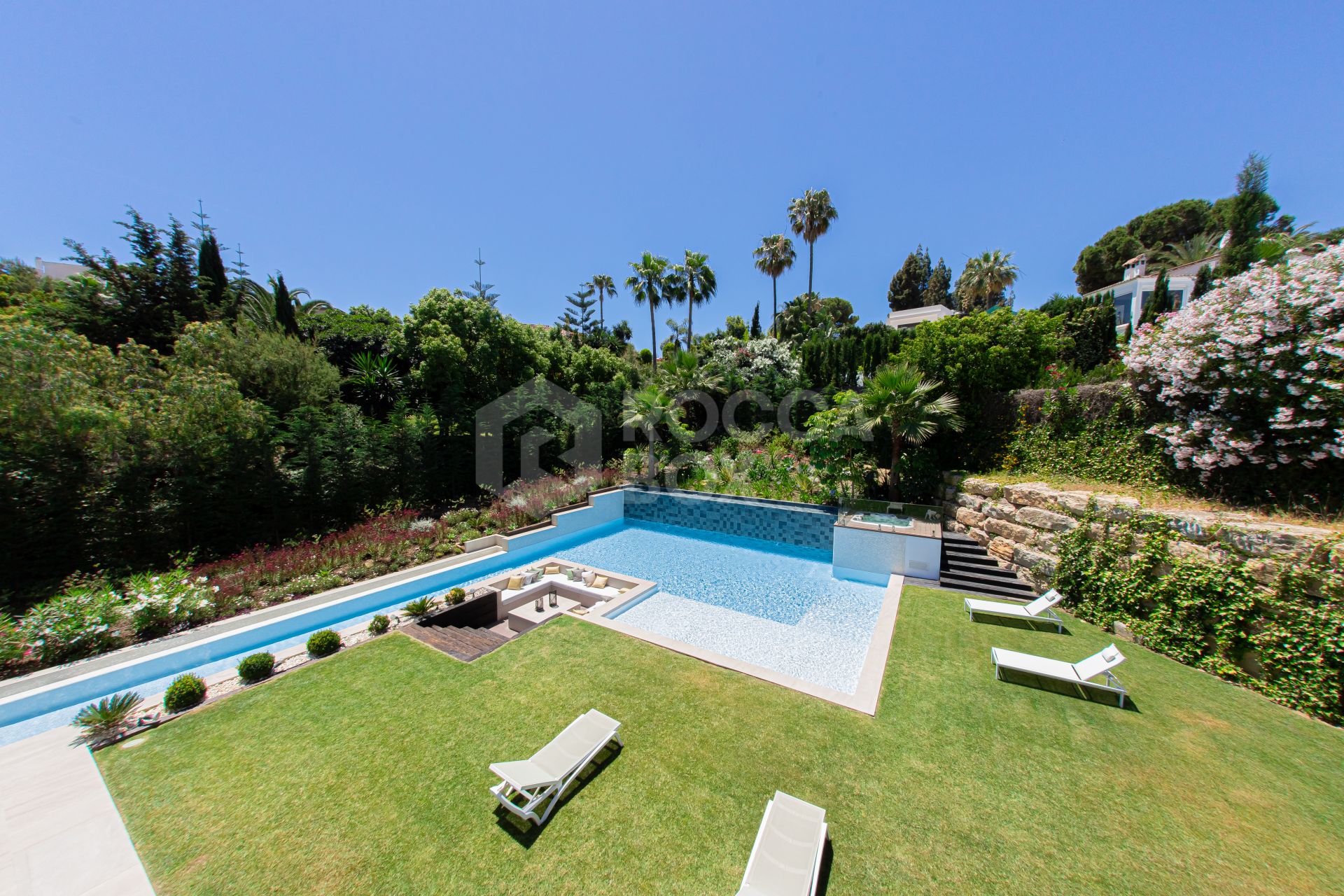 ULTRA MODERN VILLA AVAILABLE IN THE HEART OF NUEVA ANDALUCIA, JUST MINUTES FROM THE BEACH & THE FAMOUS PUERTO BANUS!