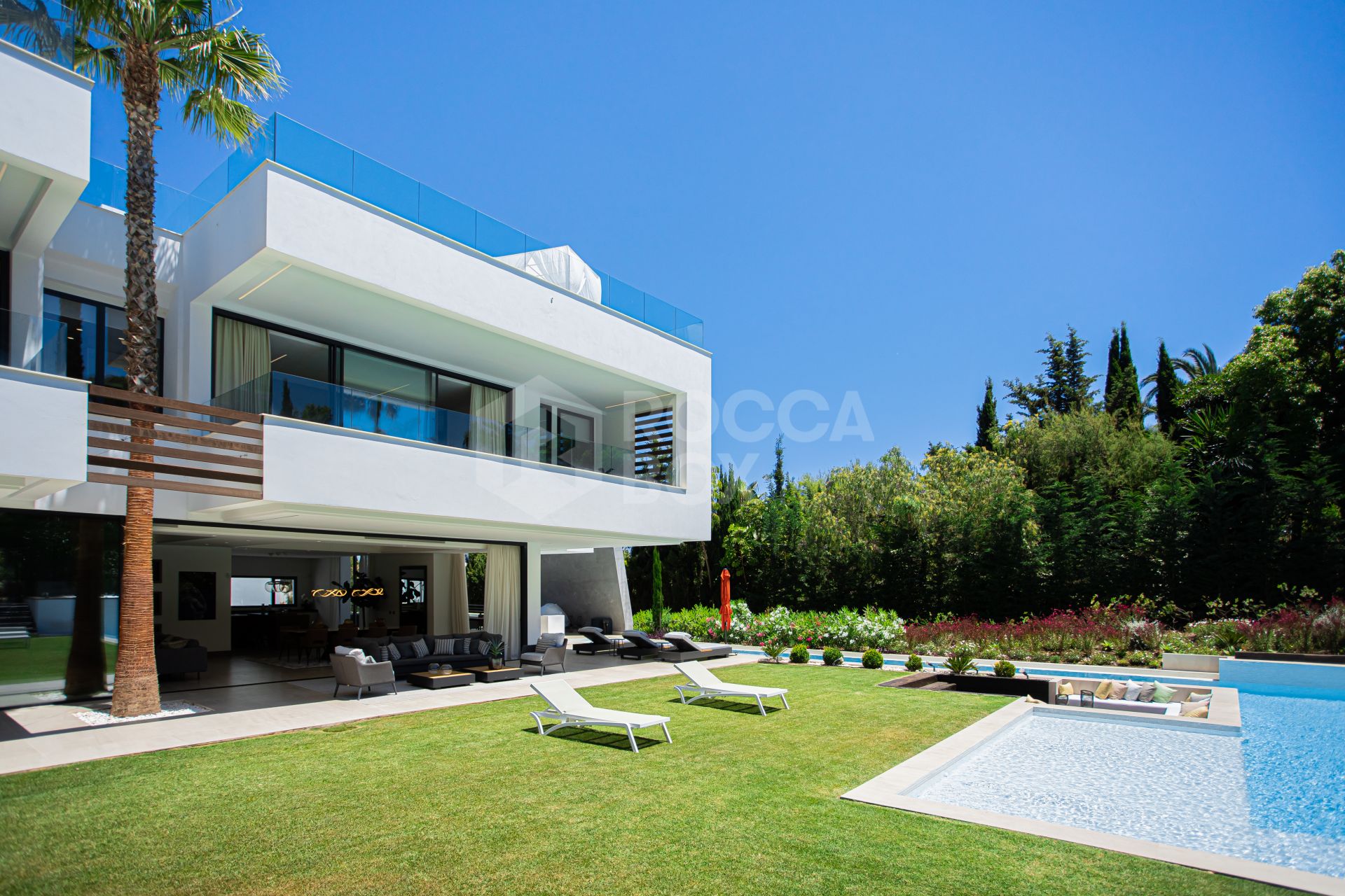 ULTRA MODERN VILLA AVAILABLE IN THE HEART OF NUEVA ANDALUCIA, JUST MINUTES FROM THE BEACH & THE FAMOUS PUERTO BANUS!