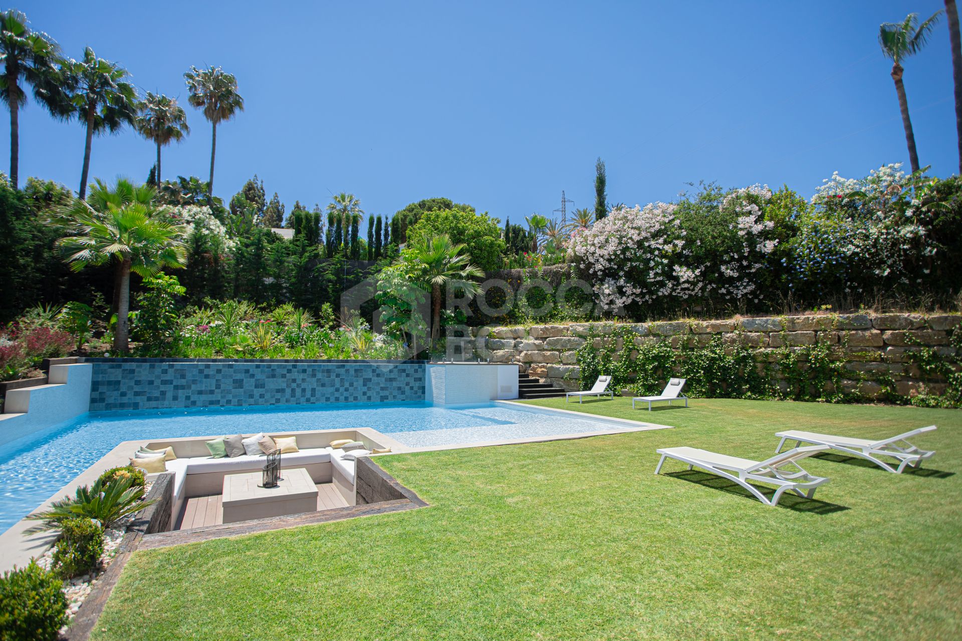 ULTRA MODERN VILLA AVAILABLE IN THE HEART OF NUEVA ANDALUCIA, JUST MINUTES FROM THE BEACH & THE FAMOUS PUERTO BANUS!