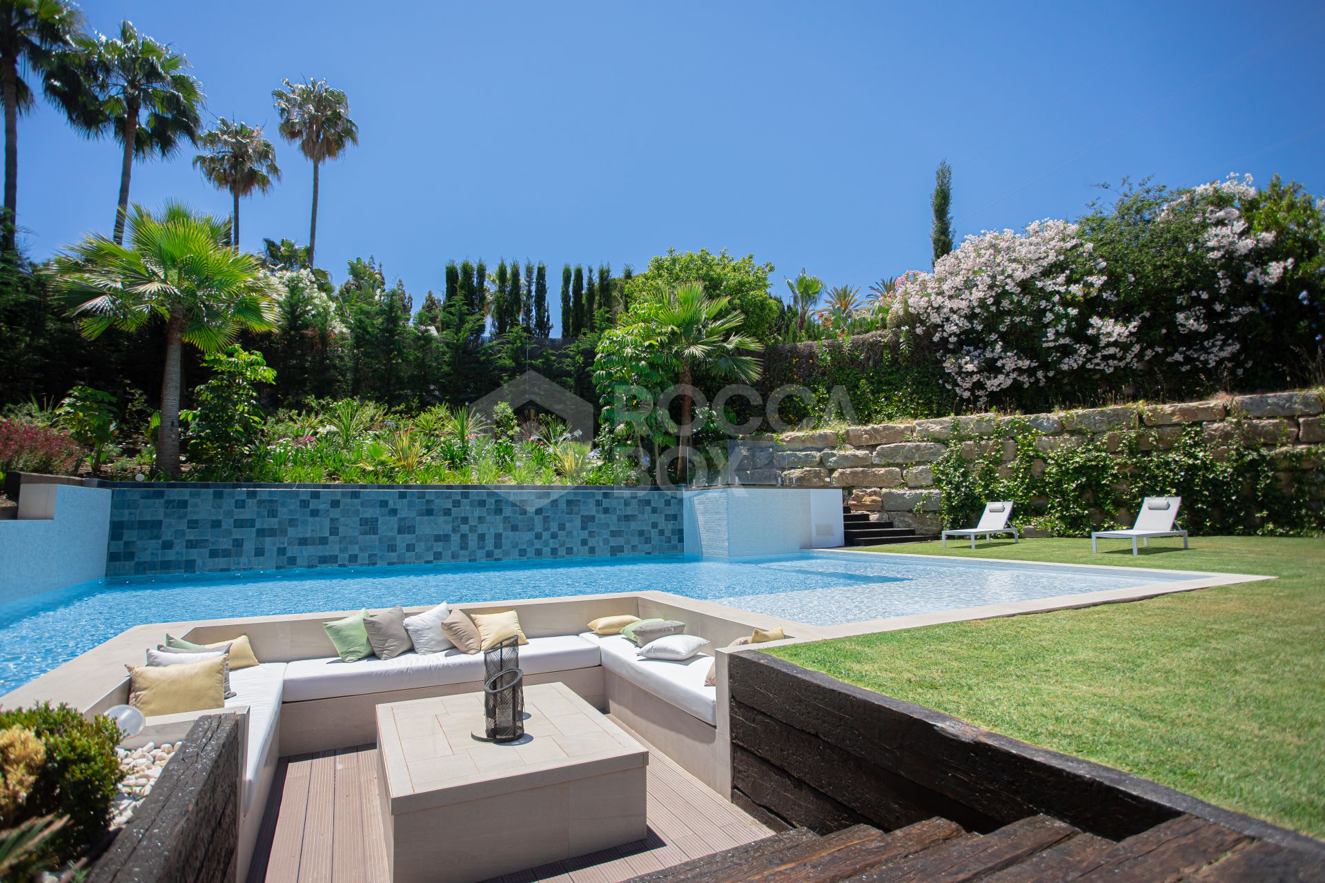 ULTRA MODERN VILLA AVAILABLE IN THE HEART OF NUEVA ANDALUCIA, JUST MINUTES FROM THE BEACH & THE FAMOUS PUERTO BANUS!