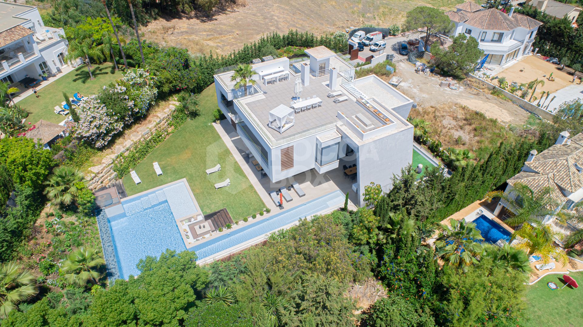 ULTRA MODERN VILLA AVAILABLE IN THE HEART OF NUEVA ANDALUCIA, JUST MINUTES FROM THE BEACH & THE FAMOUS PUERTO BANUS!