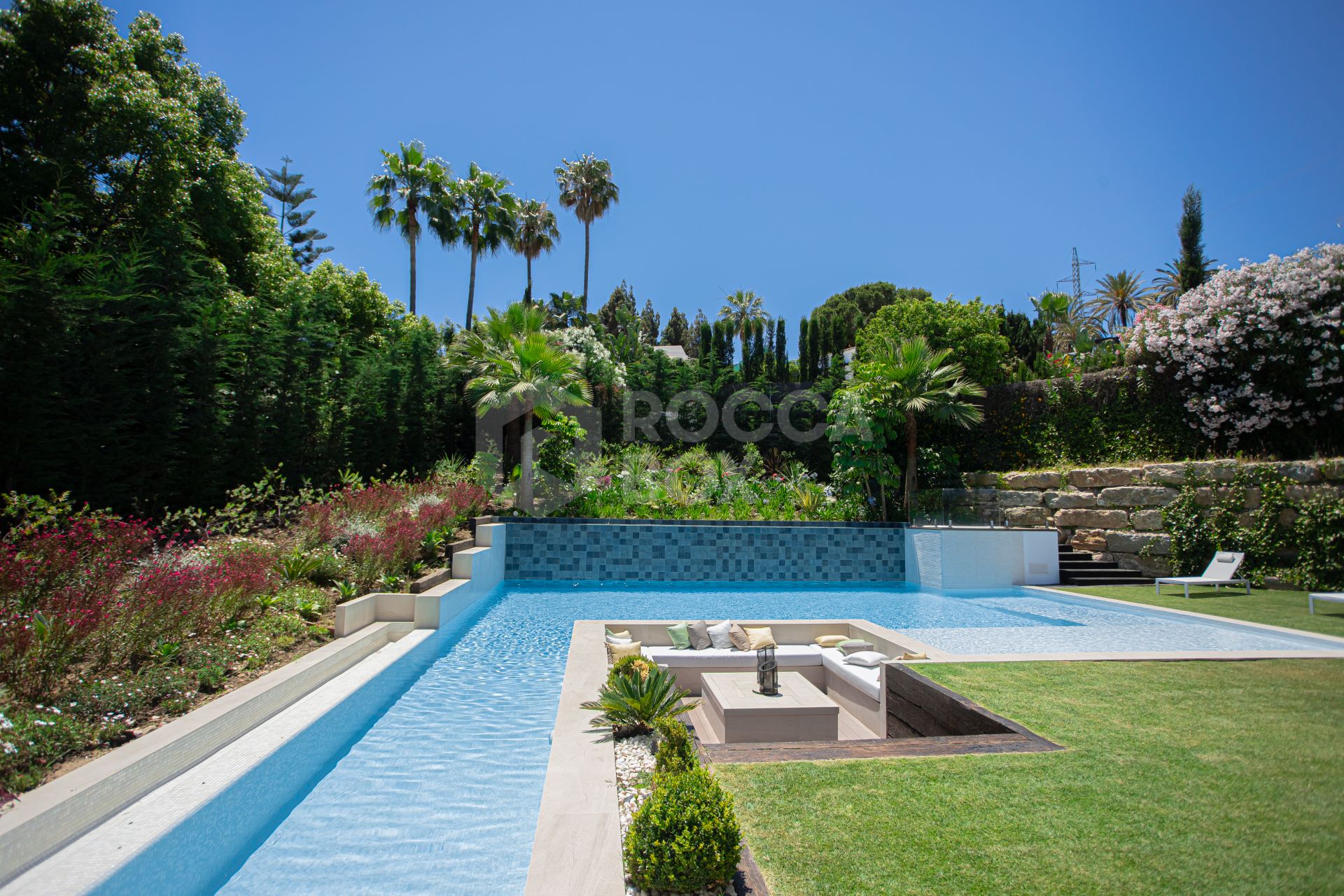 ULTRA MODERN VILLA AVAILABLE IN THE HEART OF NUEVA ANDALUCIA, JUST MINUTES FROM THE BEACH & THE FAMOUS PUERTO BANUS!